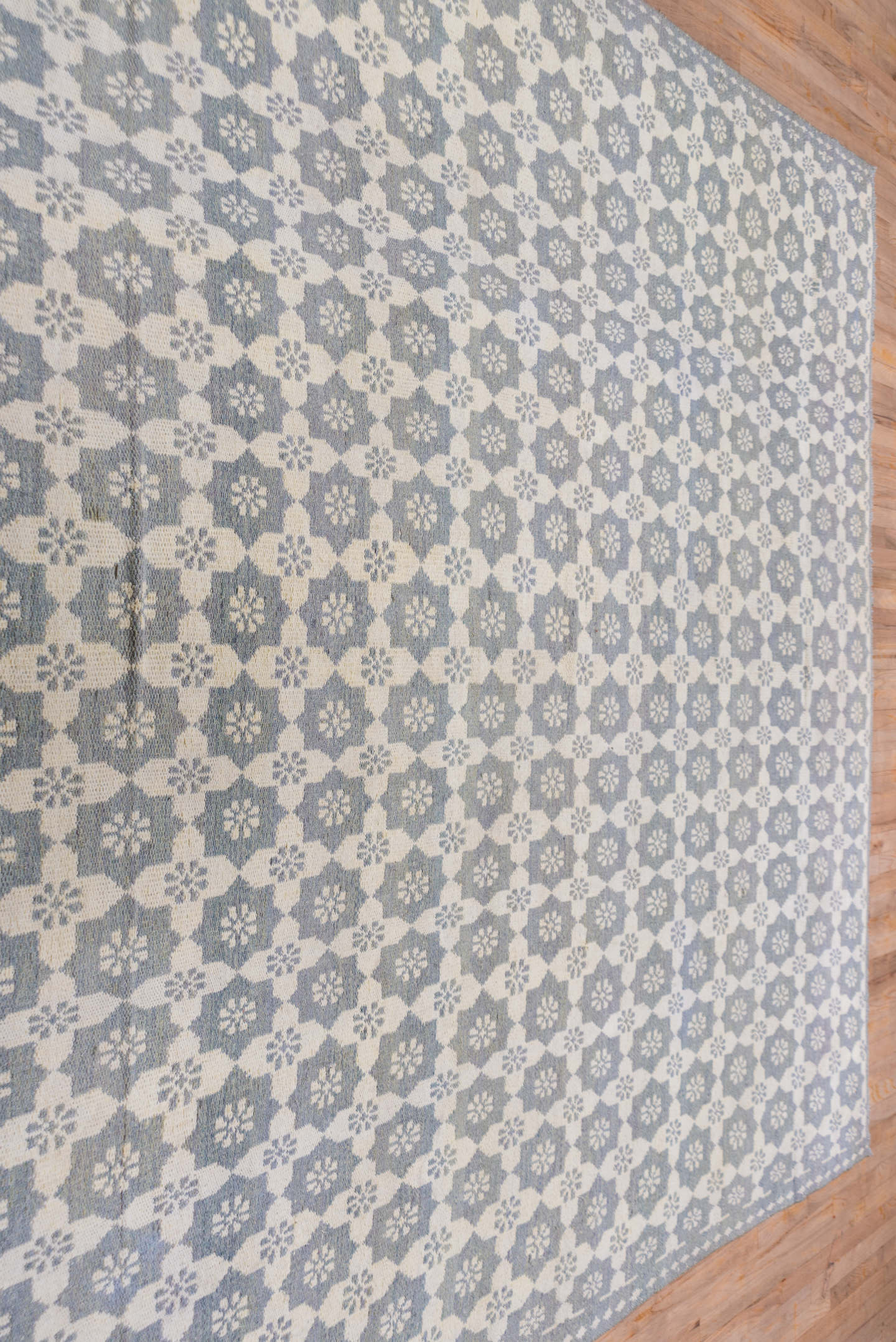 8' x 11' one-of-a-kind handmade antique Kilim large size rug. Color palette: ivory, slate, pale blue, gray, light blue