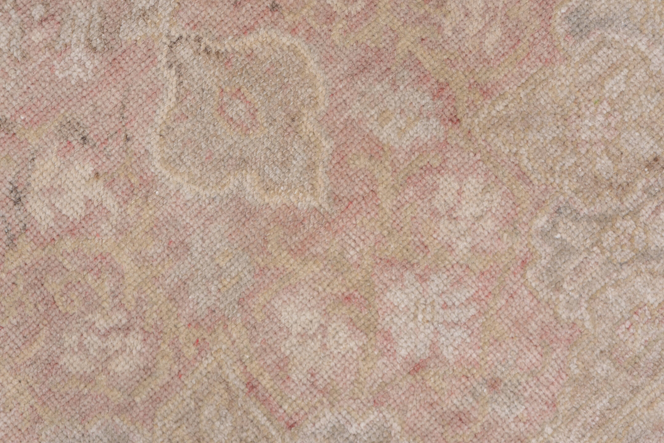 4' x 6' one-of-a-kind handmade vintage Oushak small size rug. Color palette: ivory, blush, taupe, beige, sand, rose, pink