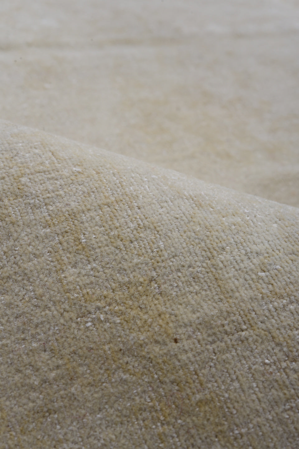 7' x 9' one-of-a-kind handmade vintage Kashan rug. Color palette: brown, gainsboro, gray, light gray, off-white, silver