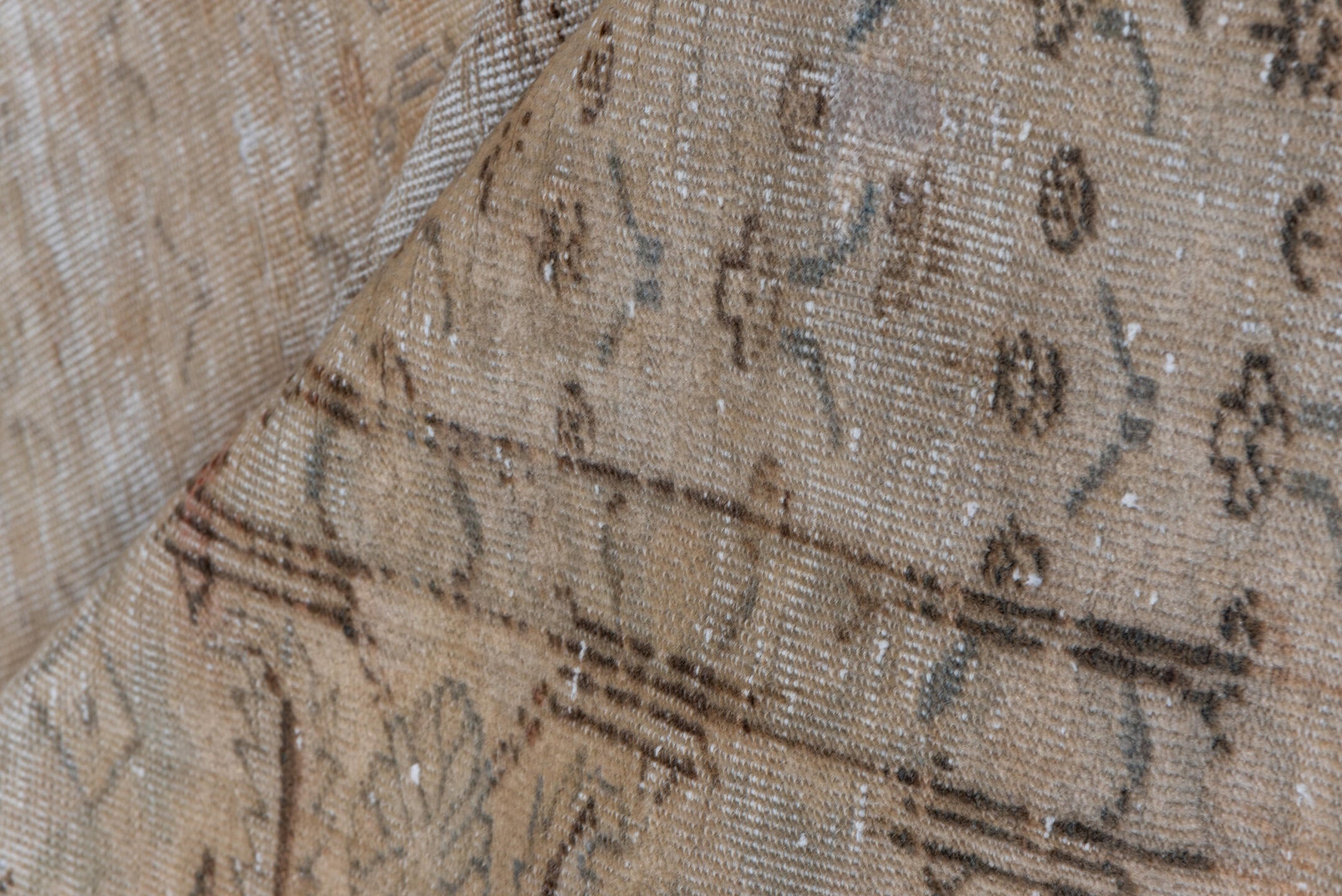 3' x 5' one-of-a-kind handmade vintage Sivas small size rug. Color palette: brown, gainsboro, gray, light gray, off-white