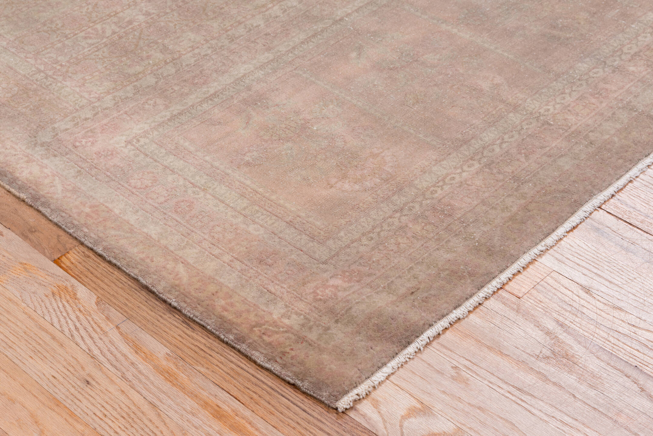 6' x 9' one-of-a-kind handmade vintage Sivas medium size rug. Color palette: brown, gray, light gray, pink