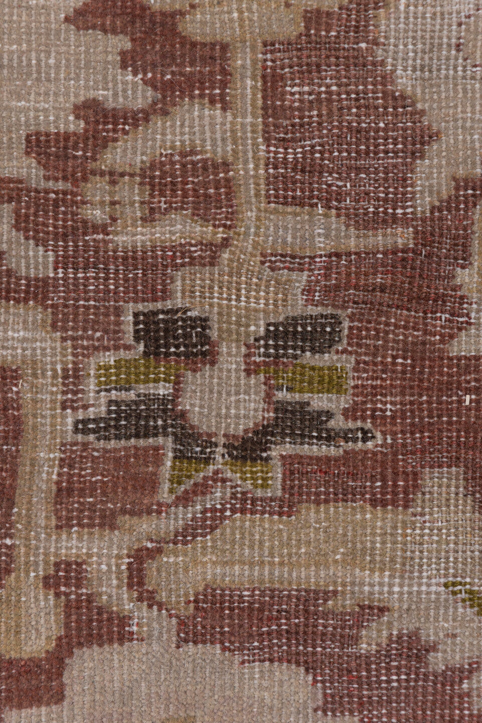 10' x 14' one-of-a-kind handmade antique Sultanabad large size rug. Color palette: terra cotta, ivory, taupe, dusty rose