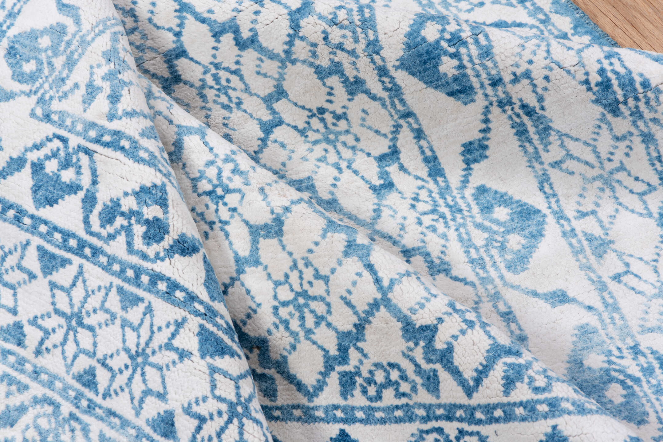 4' x 6' one-of-a-kind handmade vintage Agra small size rug. Color palette: ivory, sky blue, powder blue, light blue