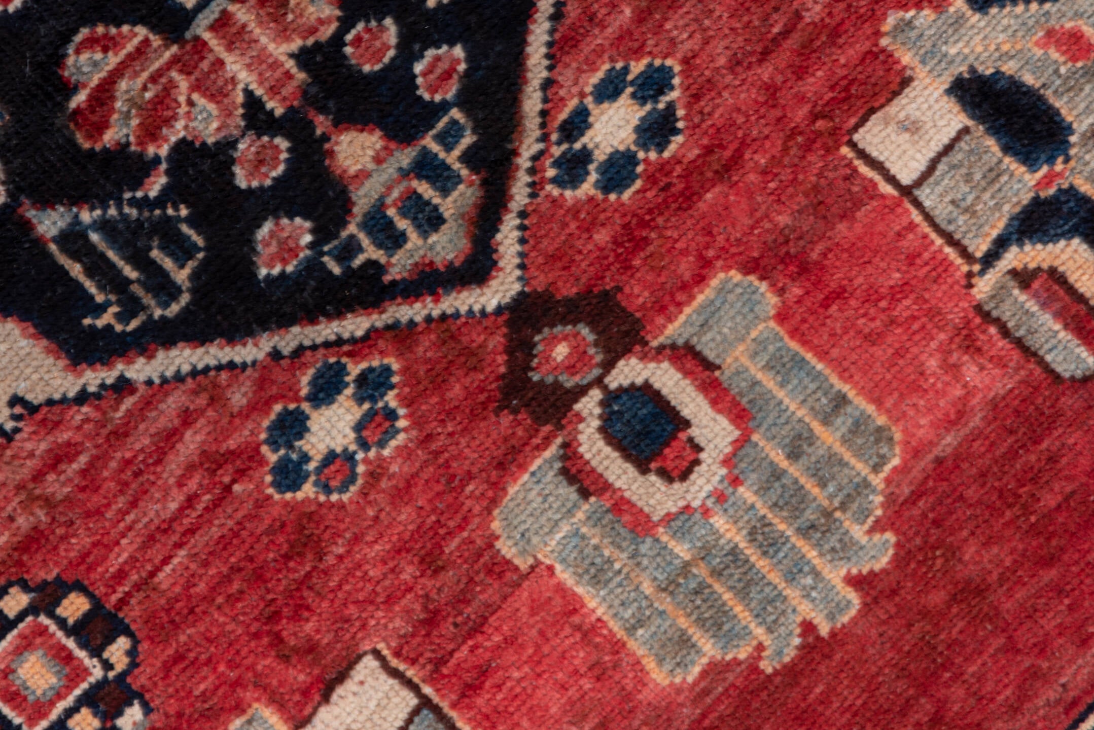 4' x 6' one-of-a-kind handmade vintage Mahal small size rug. Color palette: black, brown, dim gray, gray, pink, red
