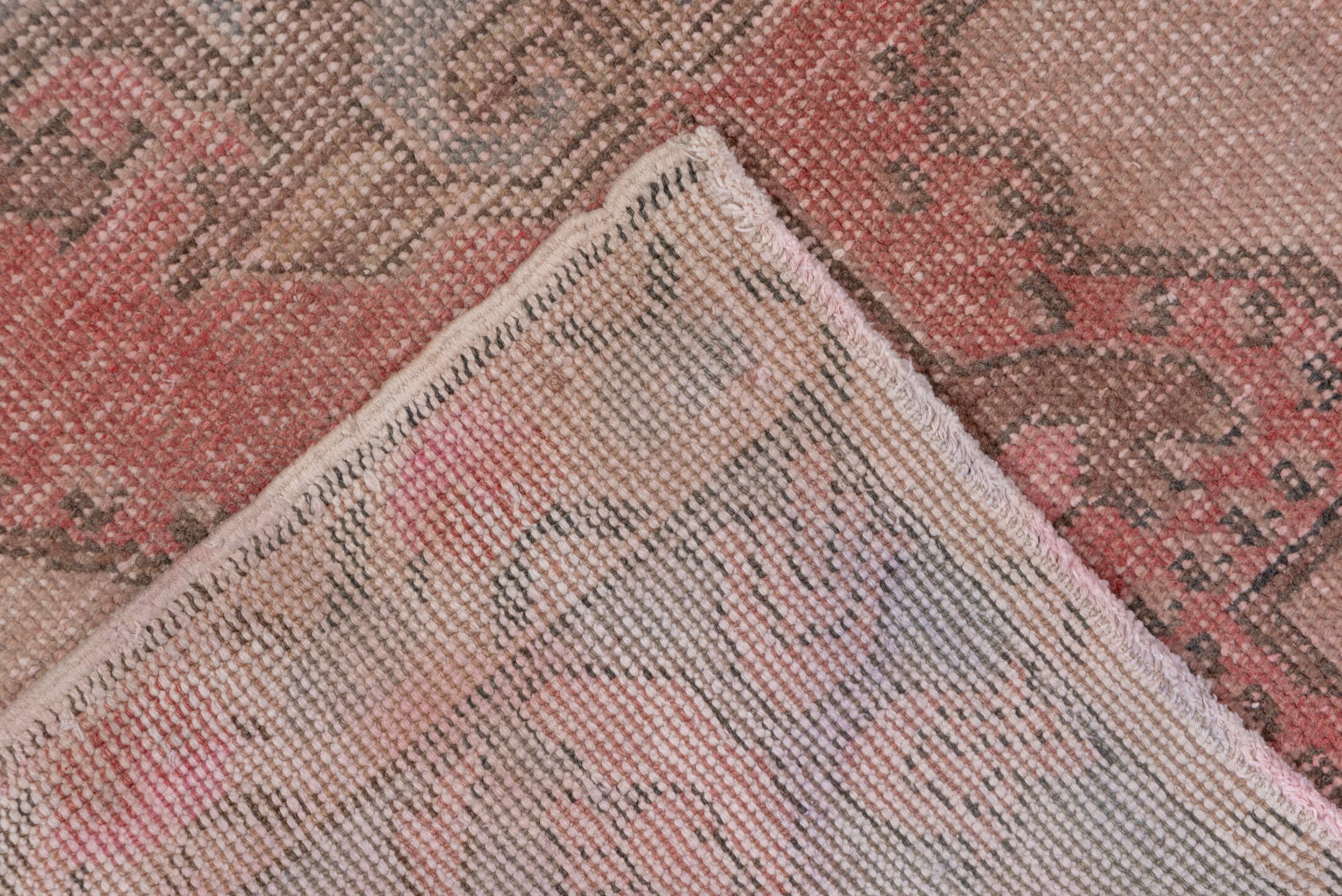 4' x 6' one-of-a-kind handmade vintage Oushak small size rug. Color palette: brown, gray, pink, red, rosy brown