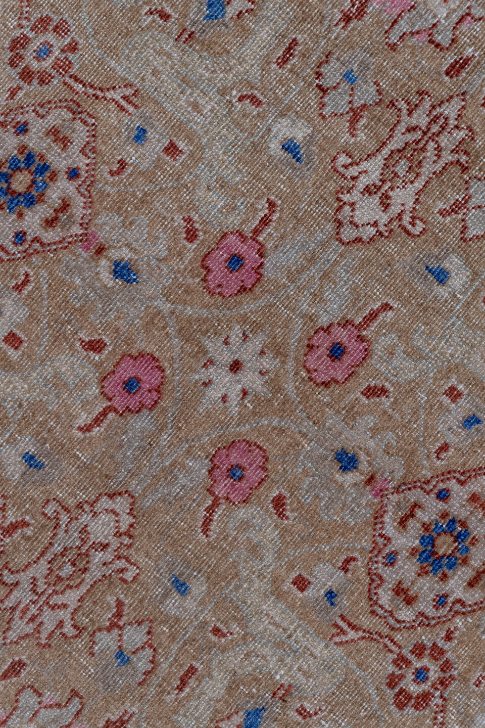4' x 6' one-of-a-kind handmade antique Sivas small size rug. Color palette: beige, ivory, rust, blue, rose, taupe