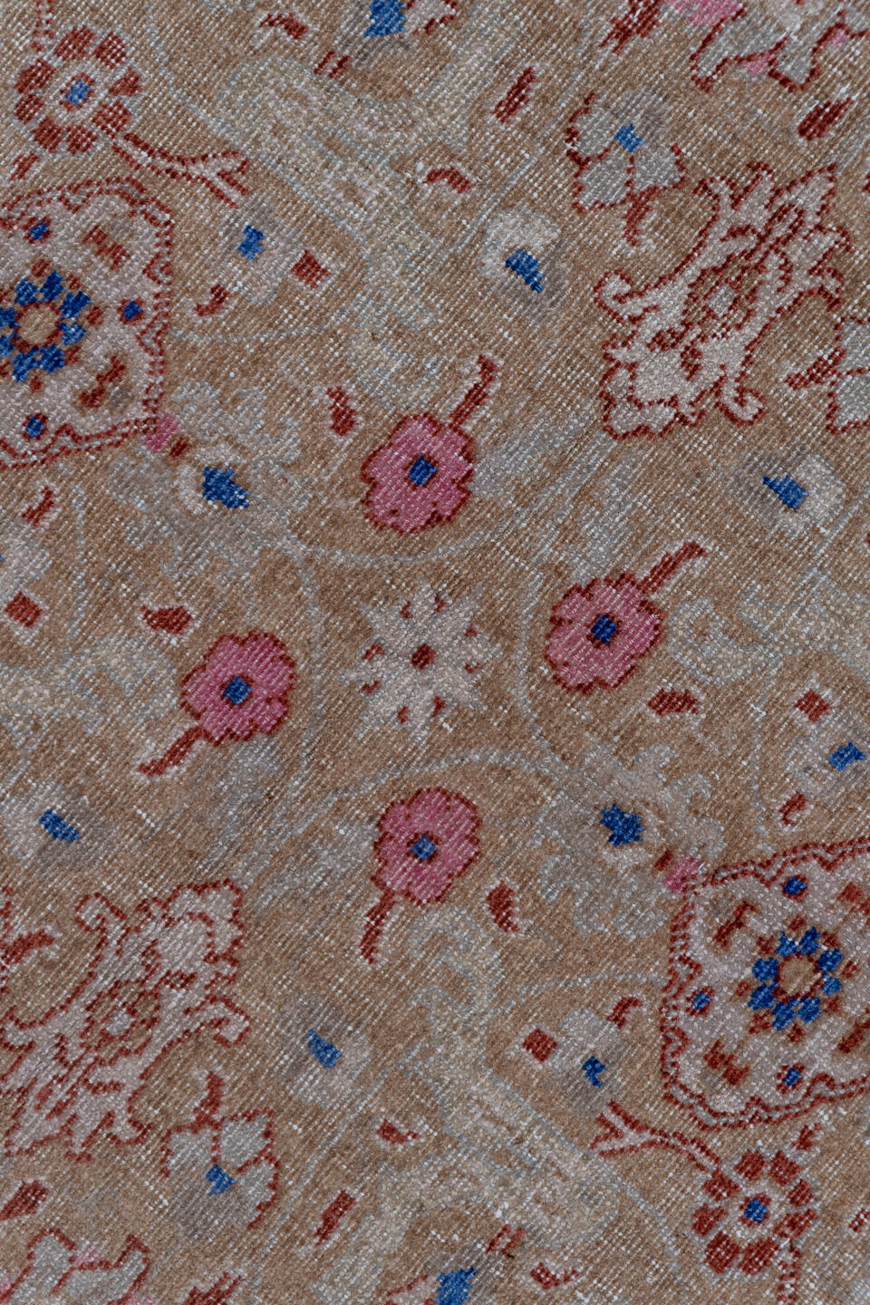 4' x 6' one-of-a-kind handmade antique Sivas small size rug. Color palette: beige, ivory, rust, blue, rose, taupe