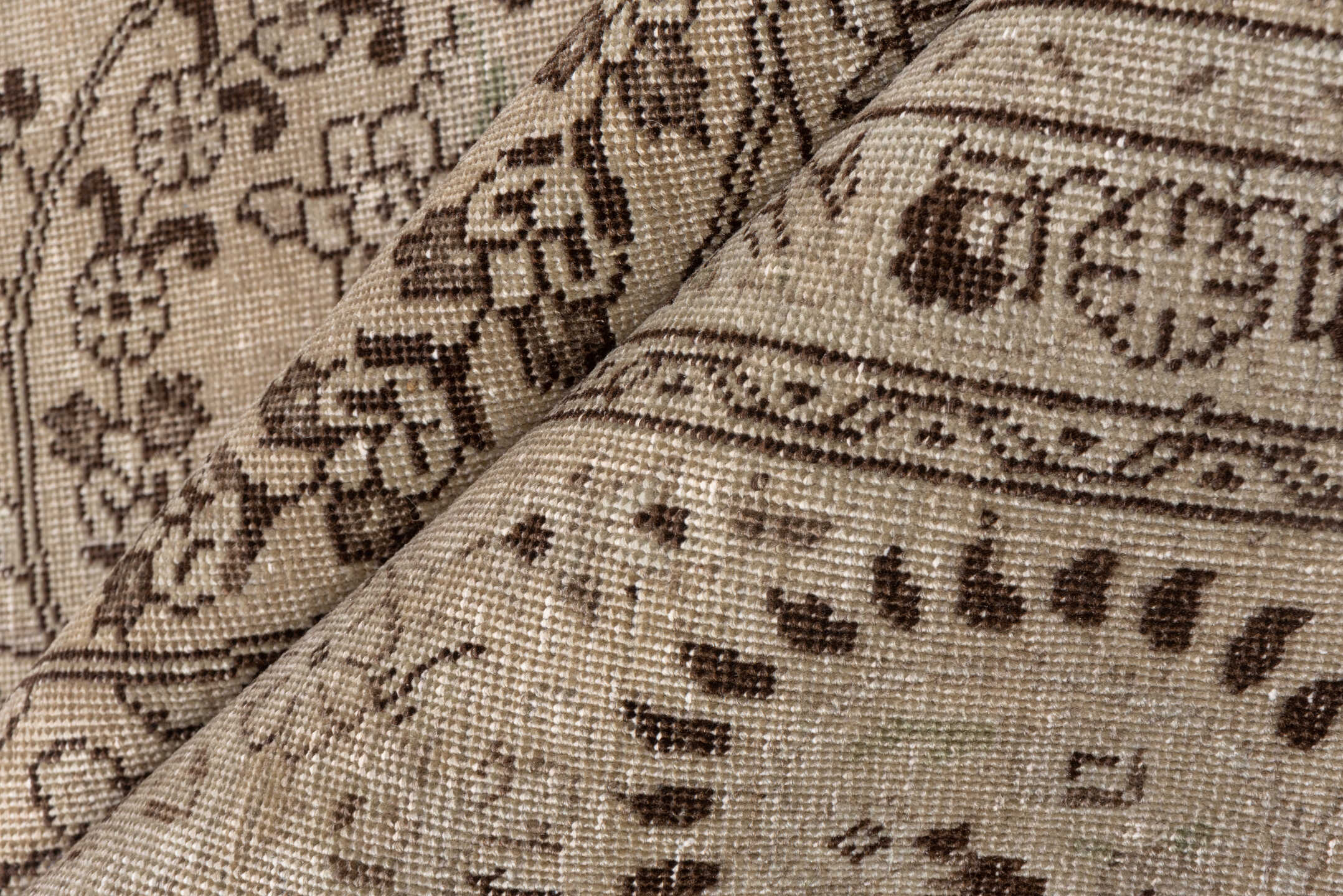 9' x 12' one-of-a-kind handmade vintage Sivas large size rug. Color palette: brown, gray, light gray, off-white, pink