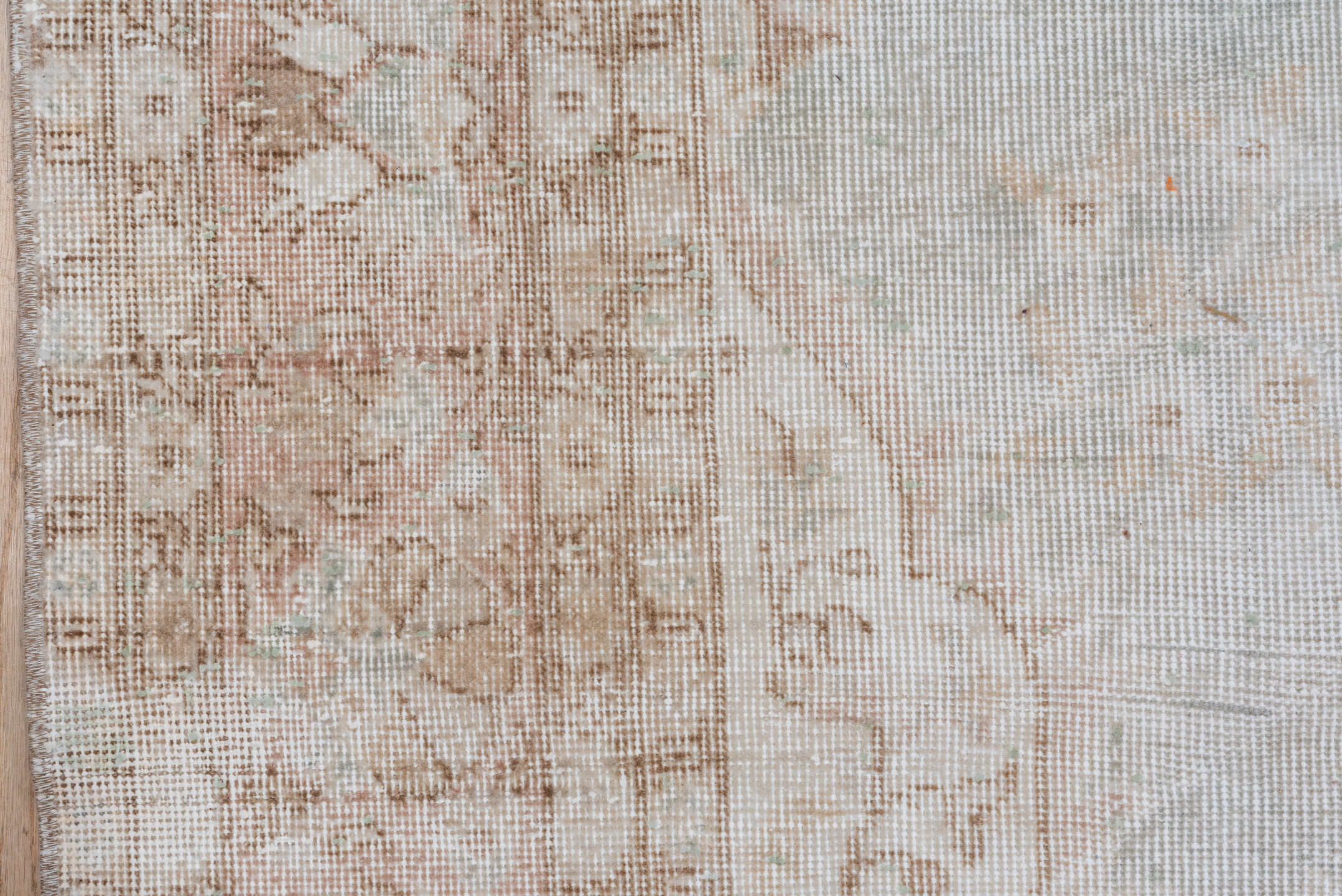 7' x 10' one-of-a-kind handmade vintage Sparta large size rug. Color palette: gainsboro, gray, lavender blush, light gray