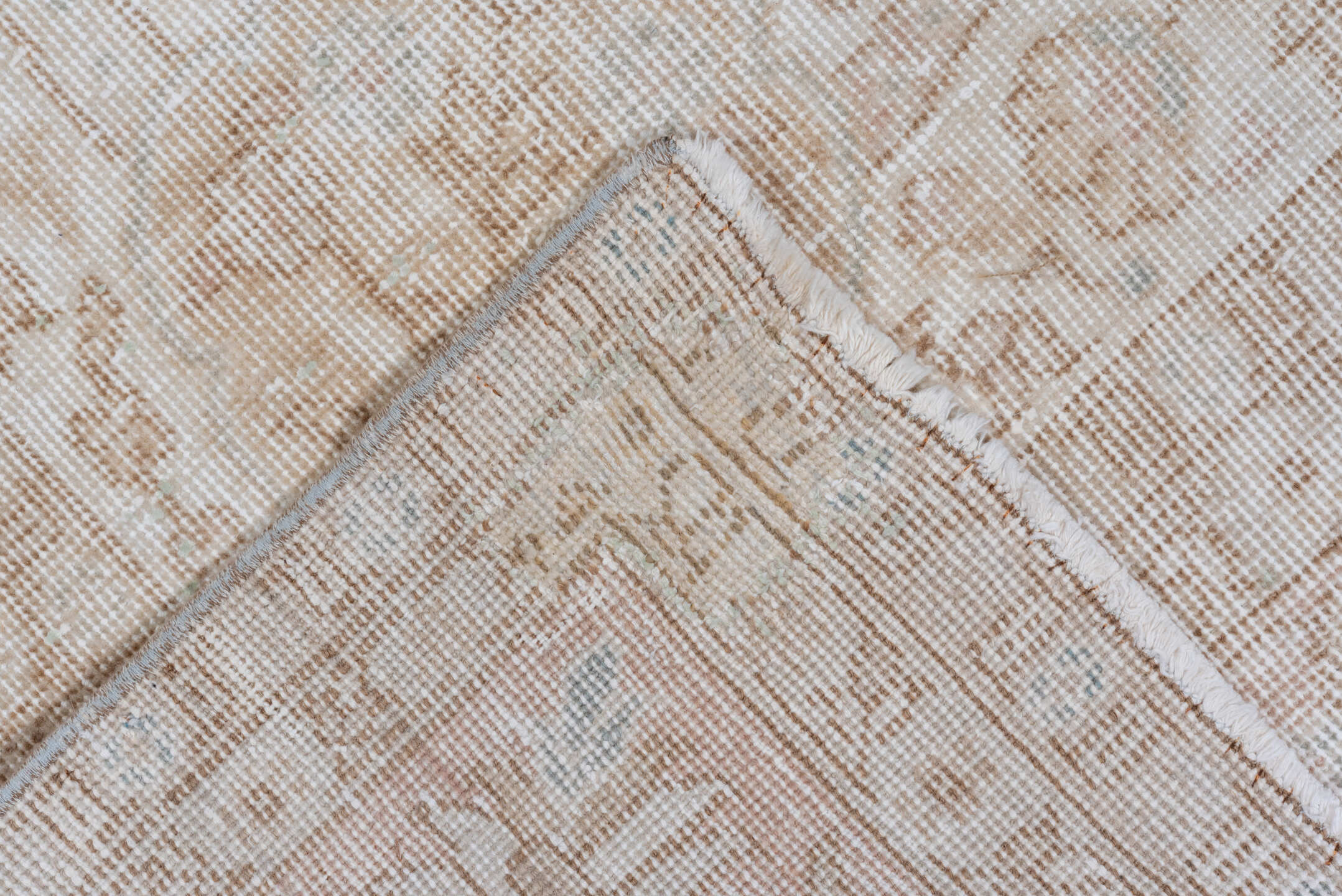 7' x 10' one-of-a-kind handmade vintage Sparta large size rug. Color palette: gainsboro, gray, lavender blush, light gray