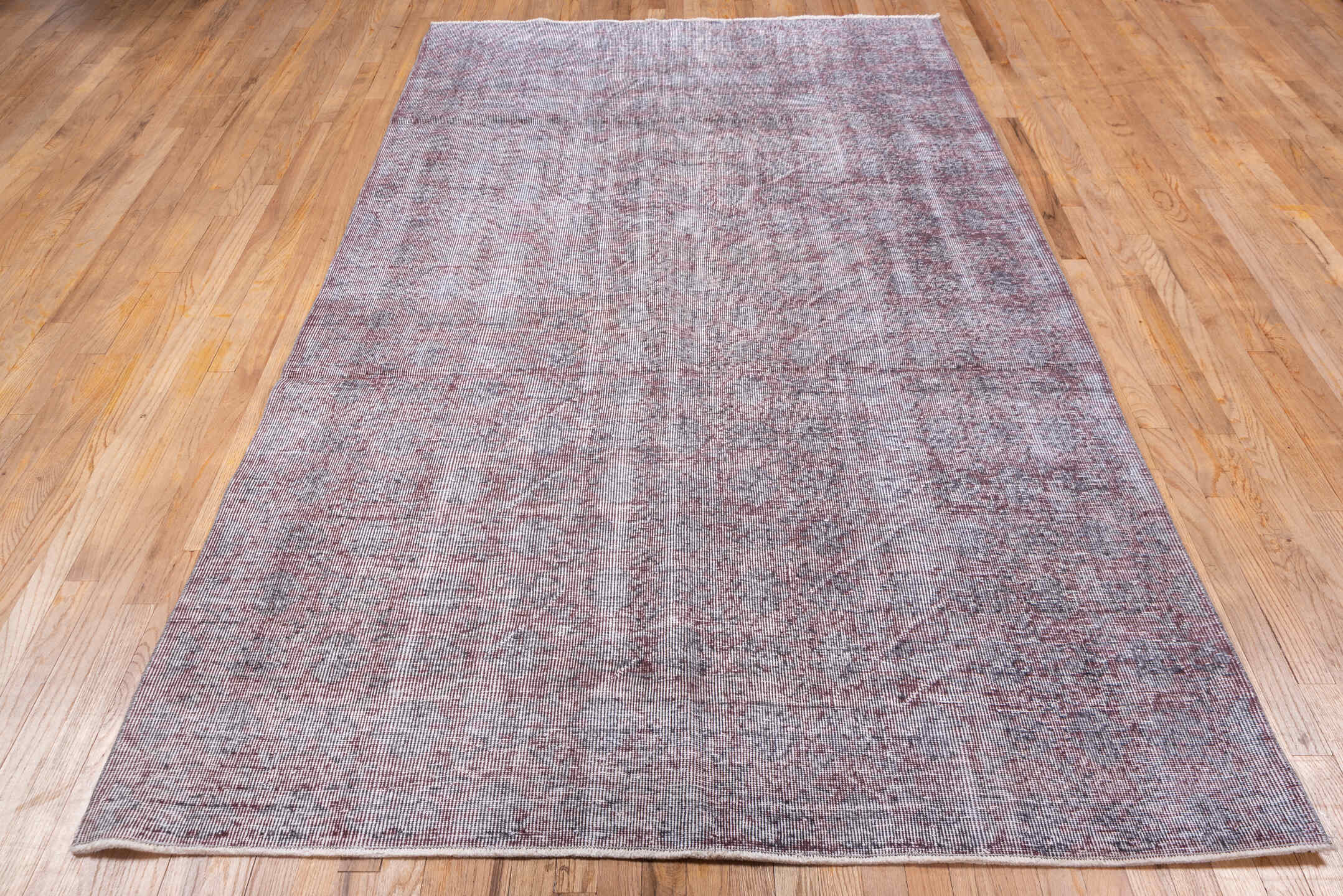 5' x 9' one-of-a-kind handmade vintage Sparta medium size rug. Color palette: gainsboro, gray, light gray, off-white, pink