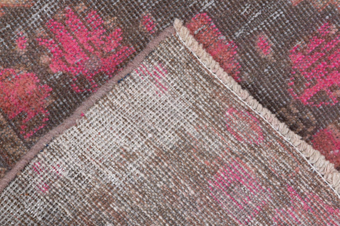 Vintage Distressed Area Rug (4' x 8')