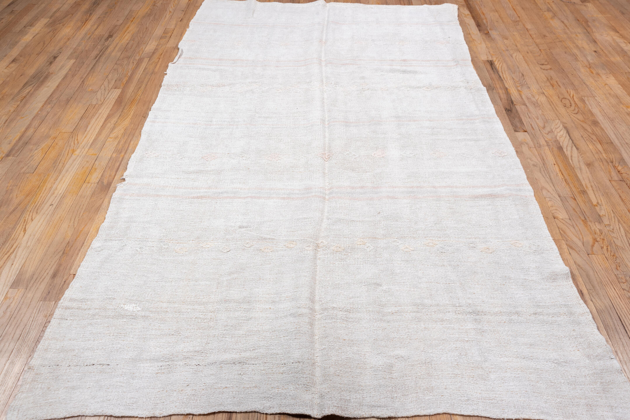 5' x 9' one-of-a-kind handmade vintage Hemp Kilim medium size rug. Color palette: gainsboro, ghost white, gray