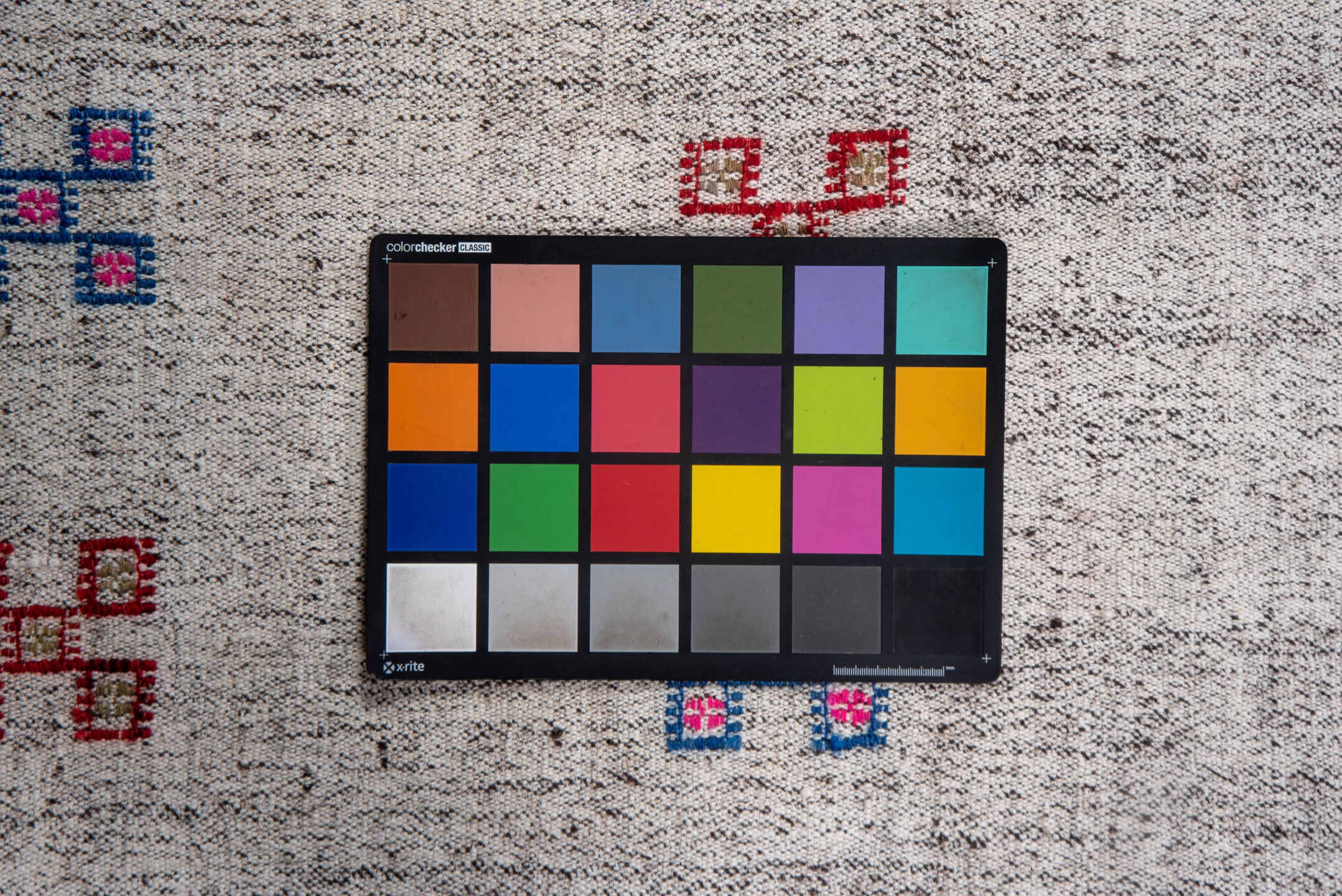 5' x 8' one-of-a-kind handmade vintage Flatweave medium size rug. Color palette: dark gray, gainsboro, gray, light gray