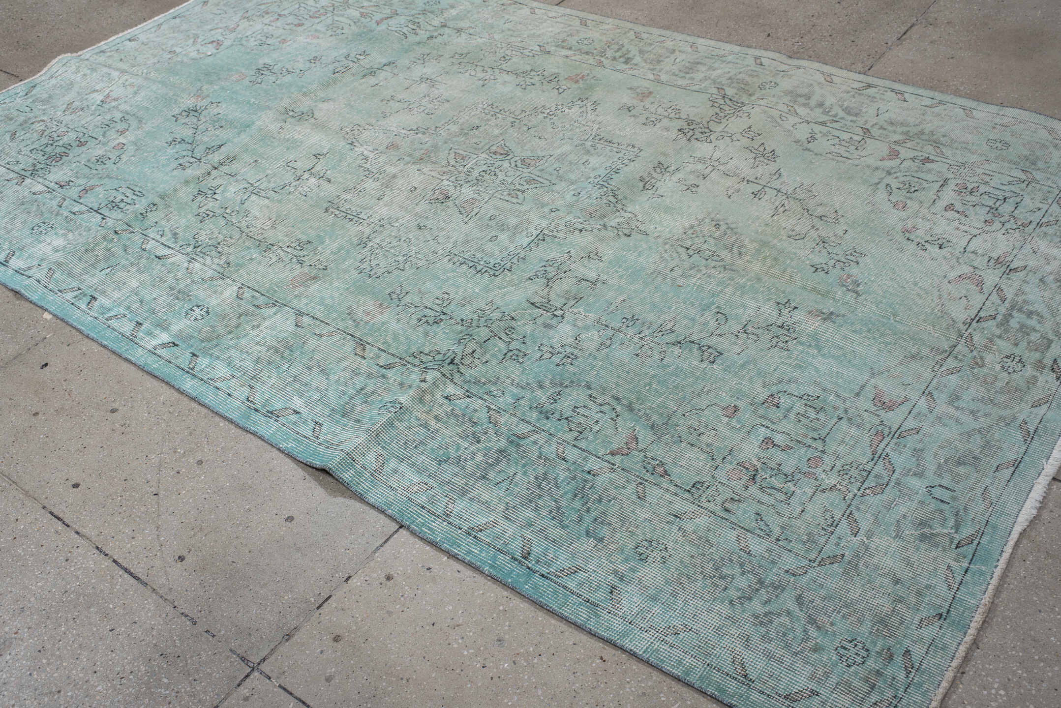 5' x 9' one-of-a-kind handmade vintage Sparta medium size rug. Color palette: ivory, pale blue, sky blue, taupe, soft gray