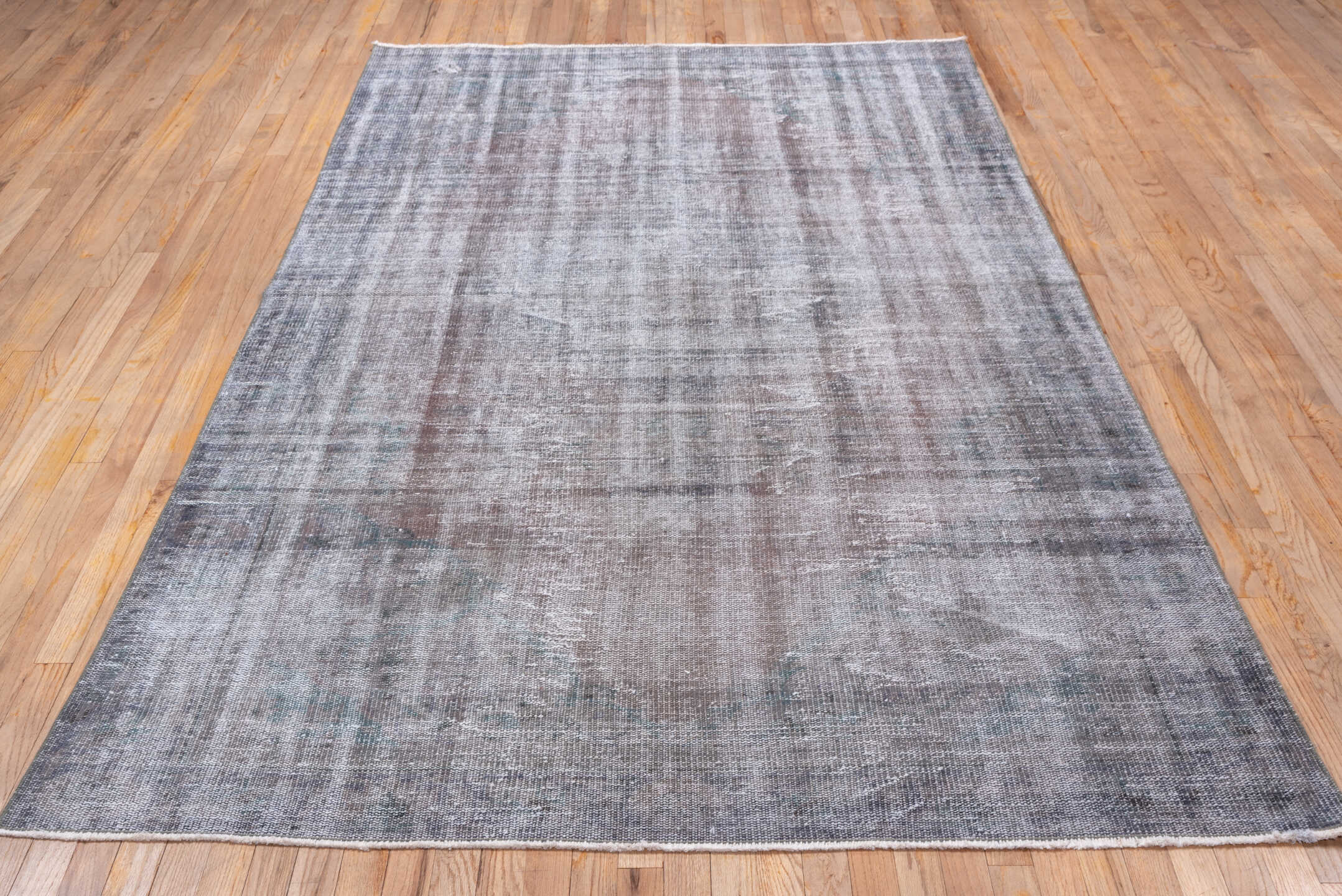 6' x 9' one-of-a-kind handmade vintage Sparta medium size rug. Color palette: dim gray, gray, light gray, off-white, silver