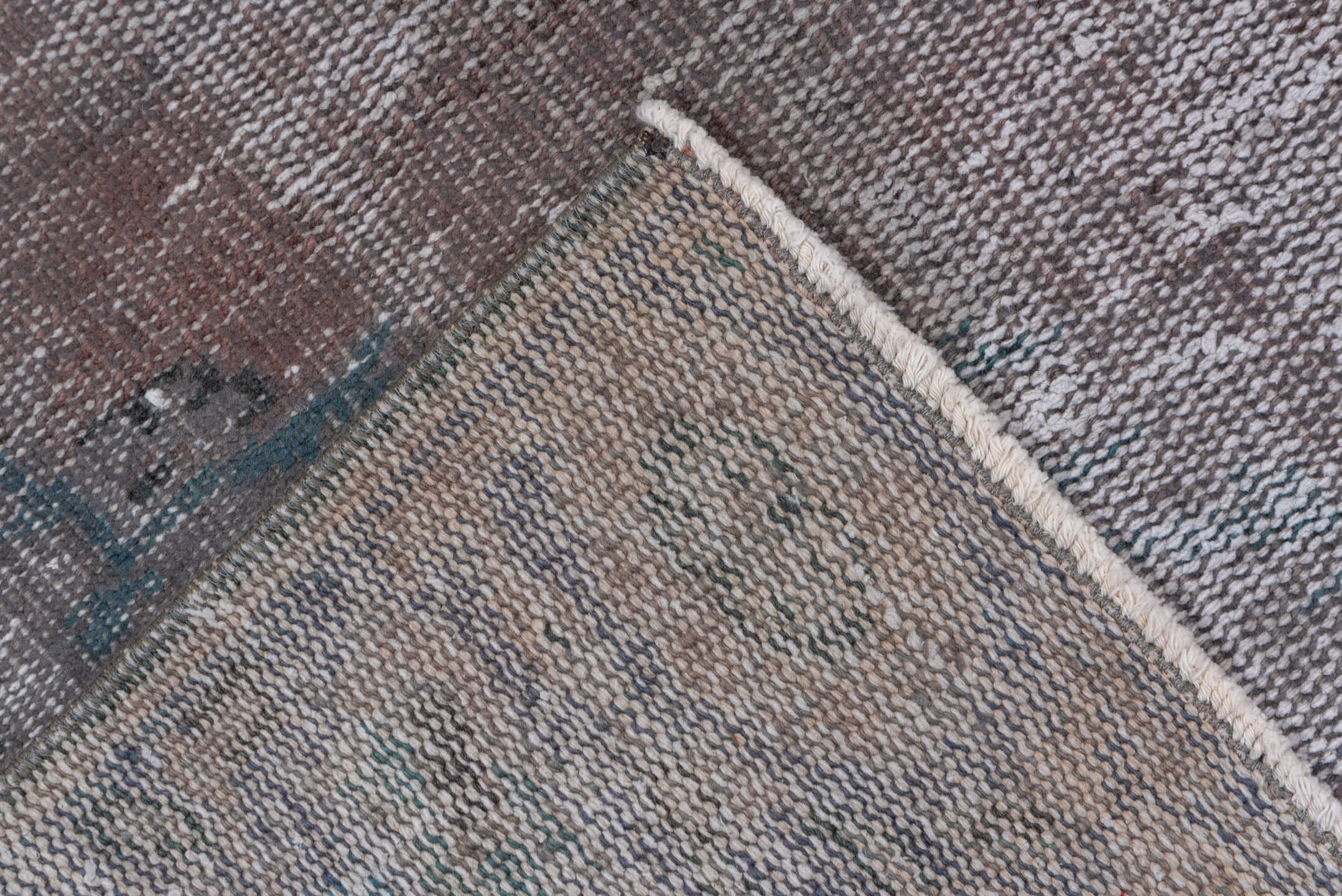 6' x 9' one-of-a-kind handmade vintage Sparta medium size rug. Color palette: dim gray, gray, light gray, off-white, silver