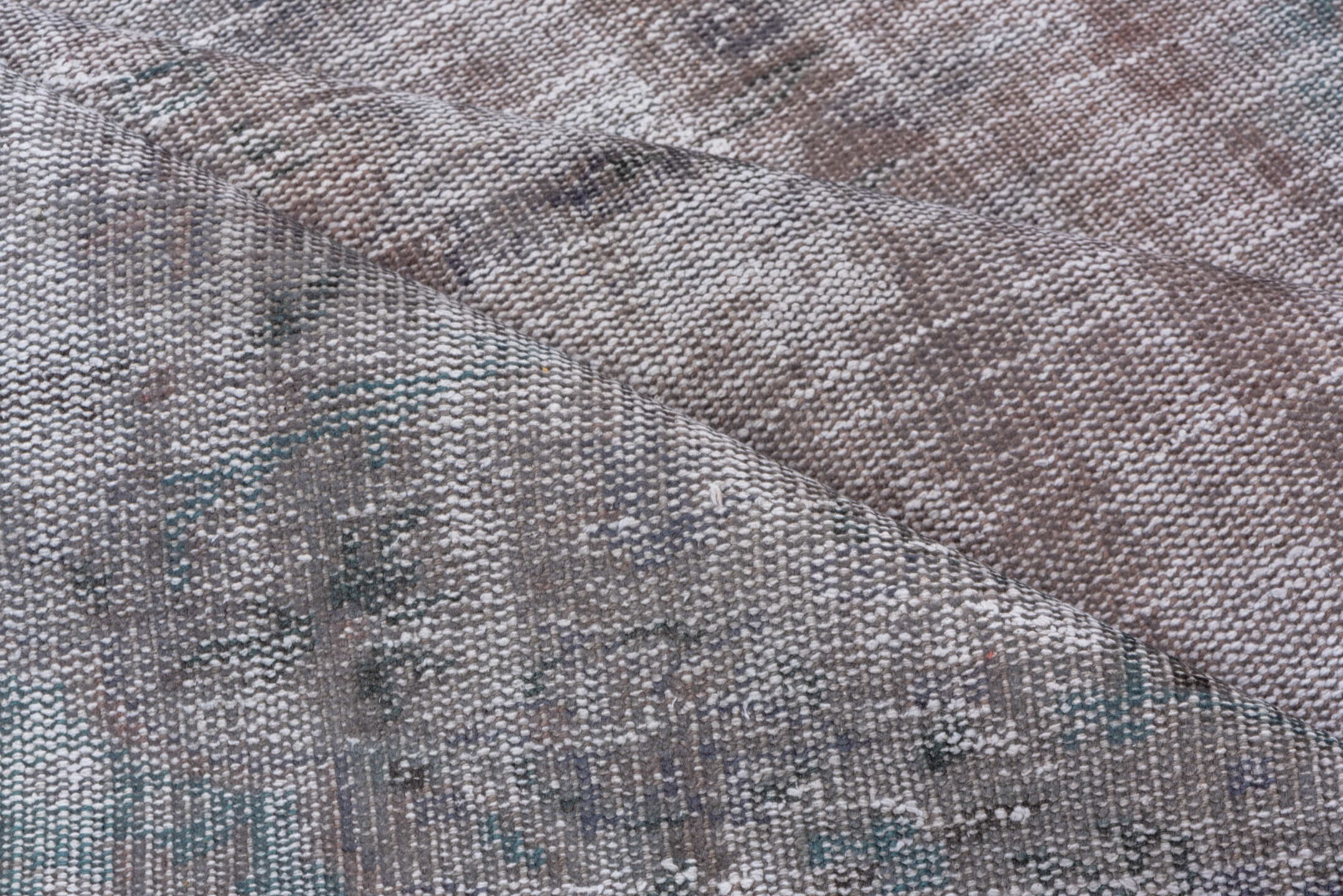 6' x 9' one-of-a-kind handmade vintage Sparta medium size rug. Color palette: dim gray, gray, light gray, off-white, silver