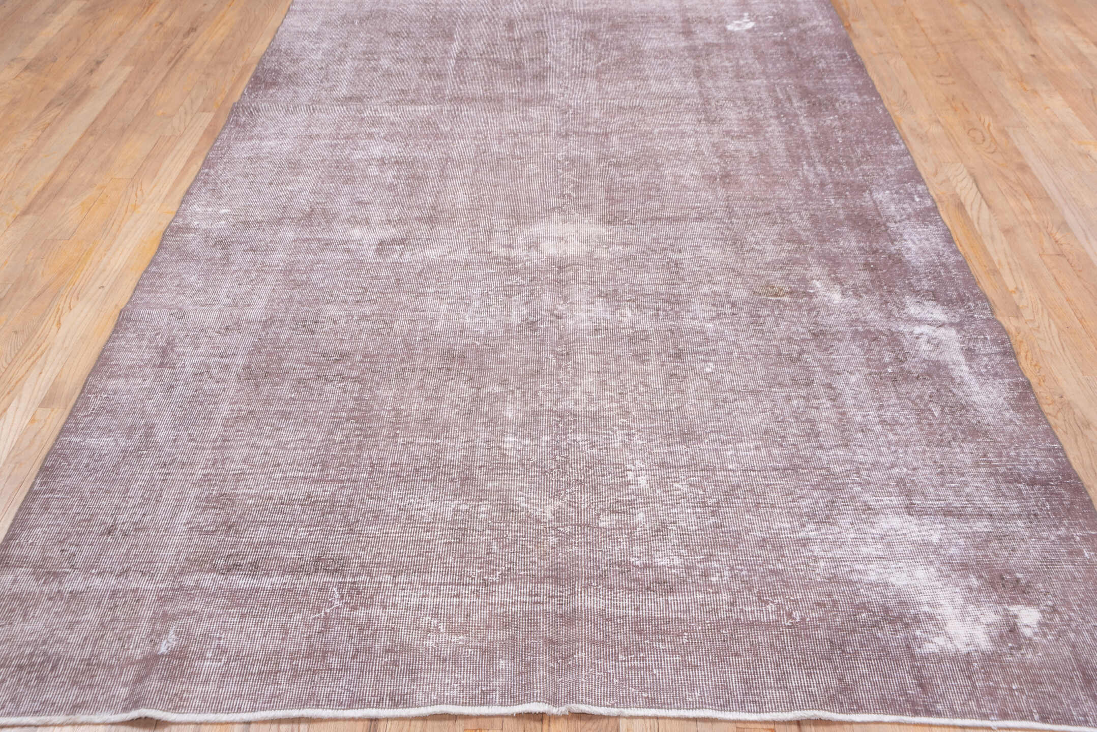 6' x 9' one-of-a-kind handmade vintage Sparta medium size rug. Color palette: gainsboro, gray, light gray, off-white, pink
