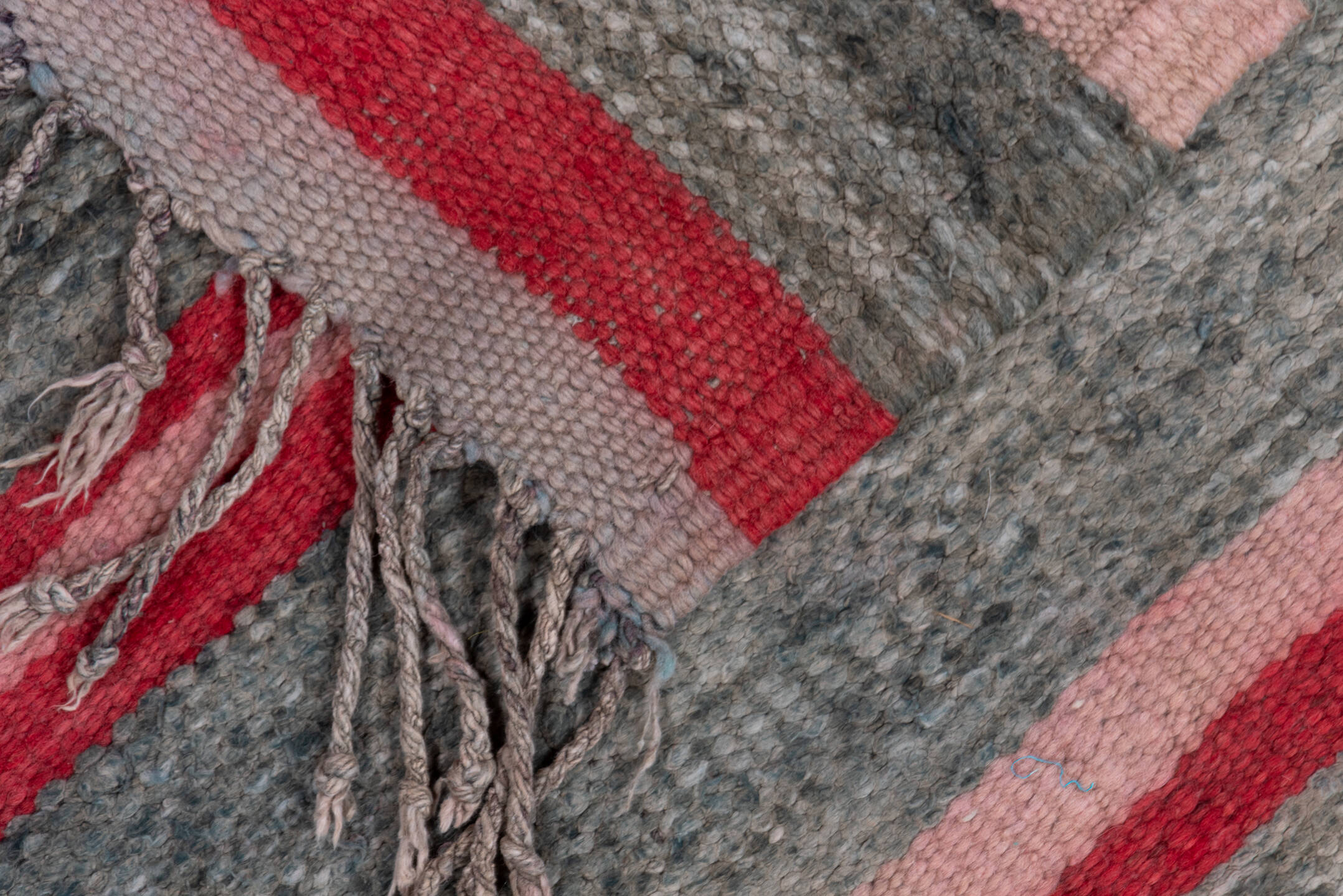 5' x 9' one-of-a-kind handmade vintage Blanket medium size rug. Color palette: brown, gray, light gray, off-white, pink, red