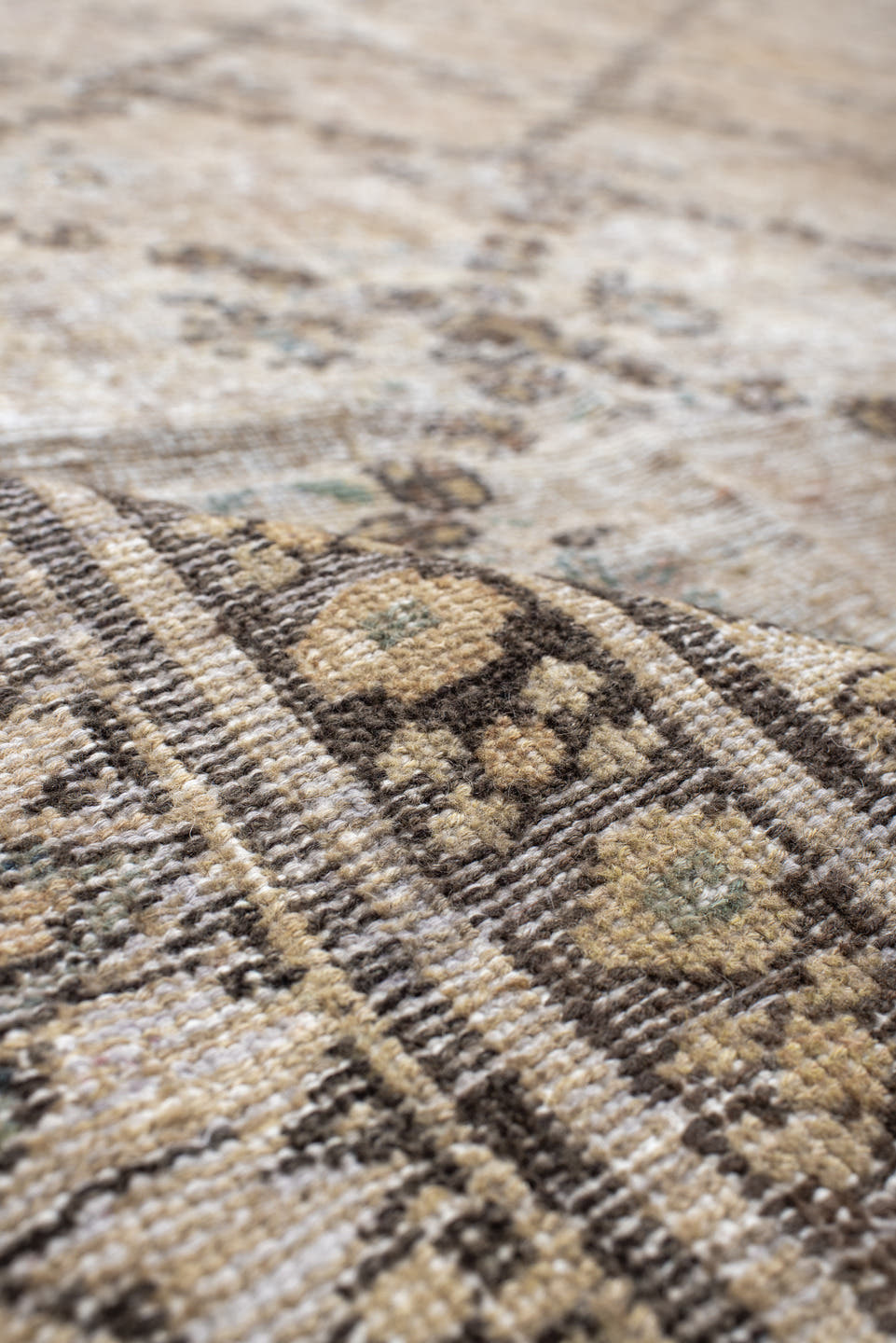 11' x 14' one-of-a-kind handmade vintage Sultanabad oversize rug. Color palette: ivory, taupe, pale blue, beige, brown, gray