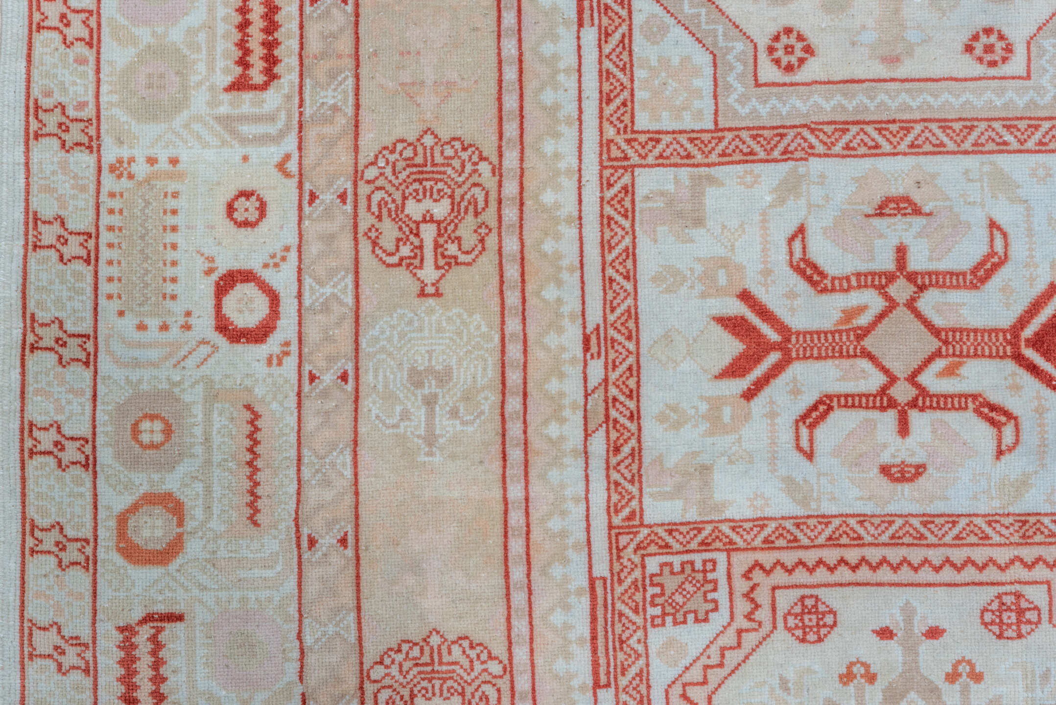 9' x 15' one-of-a-kind handmade vintage Sivas rug. Color palette: brown, gainsboro, gray, light gray, off-white, pink, red