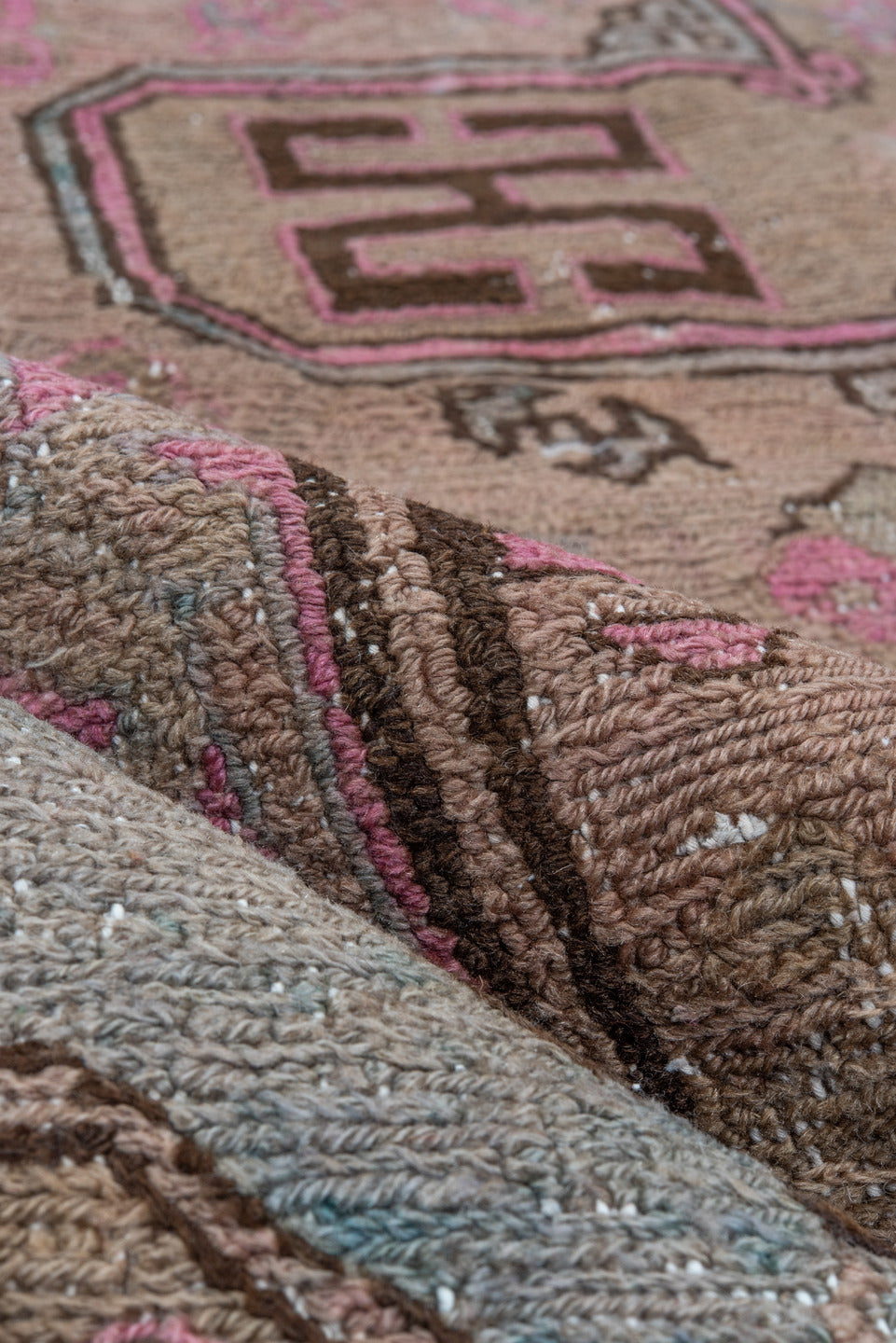 7' x 11' one-of-a-kind handmade vintage Sumak large size rug. Color palette: brown, gray, light gray, off-white, pink