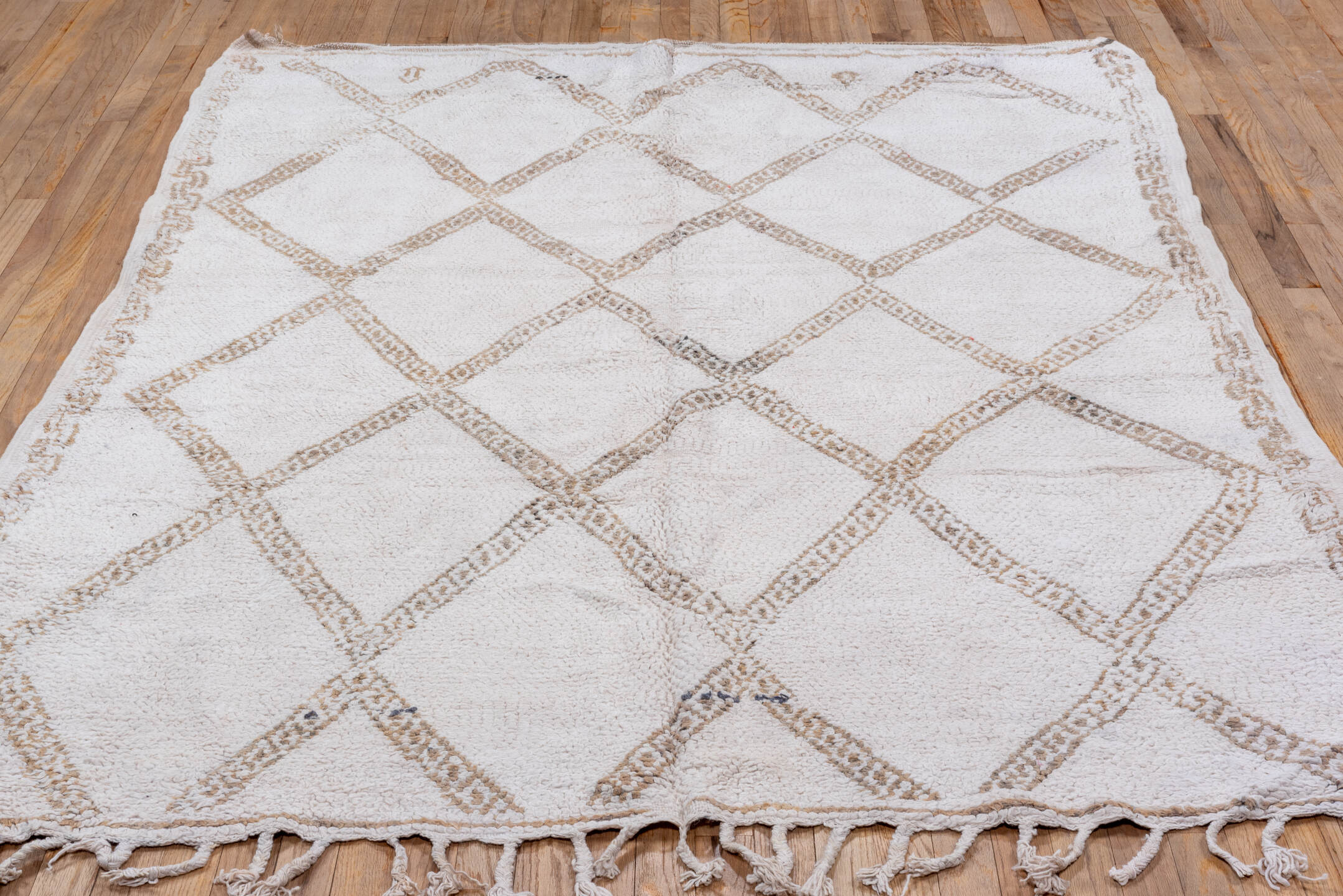5' x 7' one-of-a-kind handmade vintage Moroccan rug. Color palette: brown, gainsboro, gray, light gray, linen, off-white