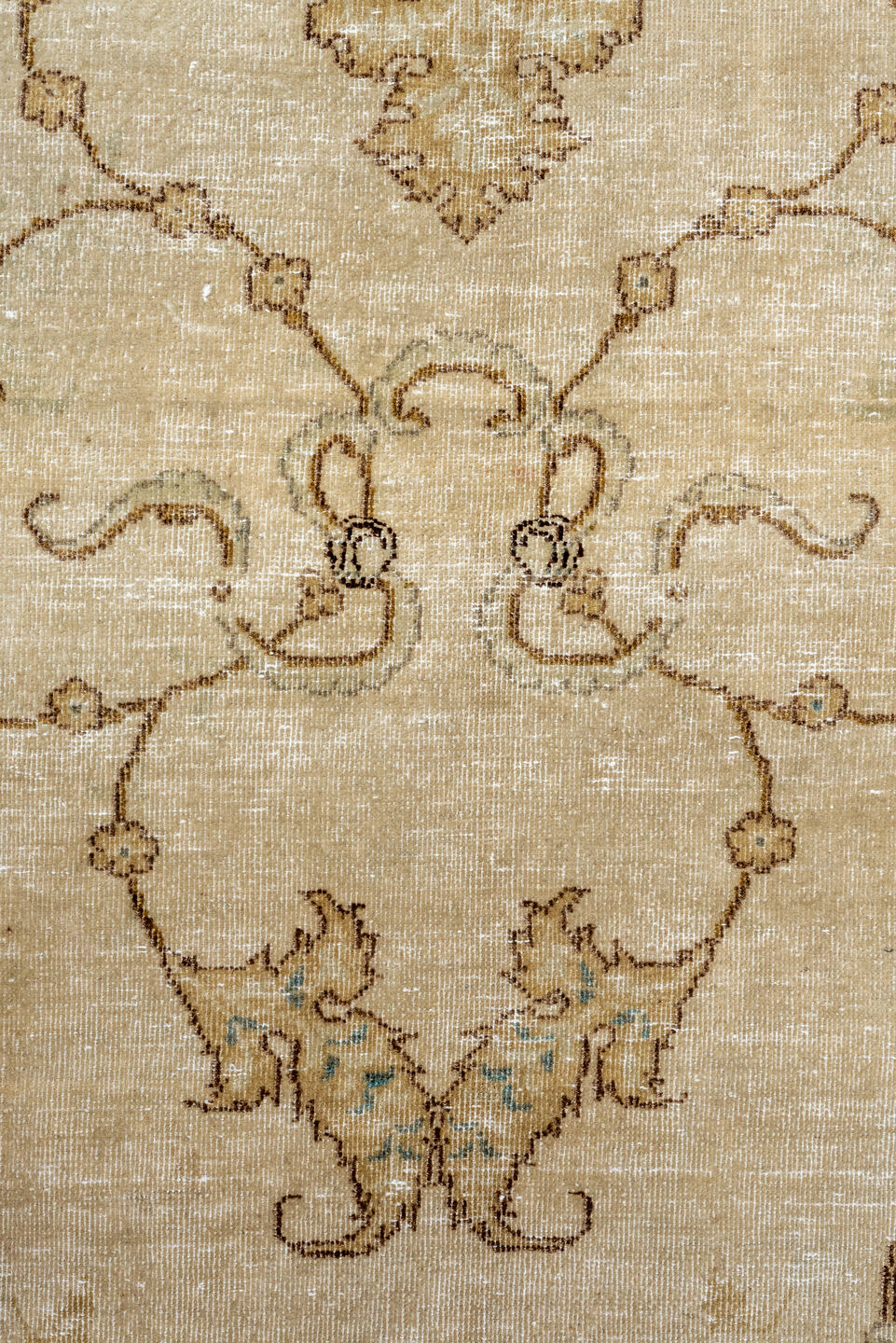 8' x 11' one-of-a-kind handmade vintage Kashan large size rug. Color palette: brown, gainsboro, gray, light gray, off-white