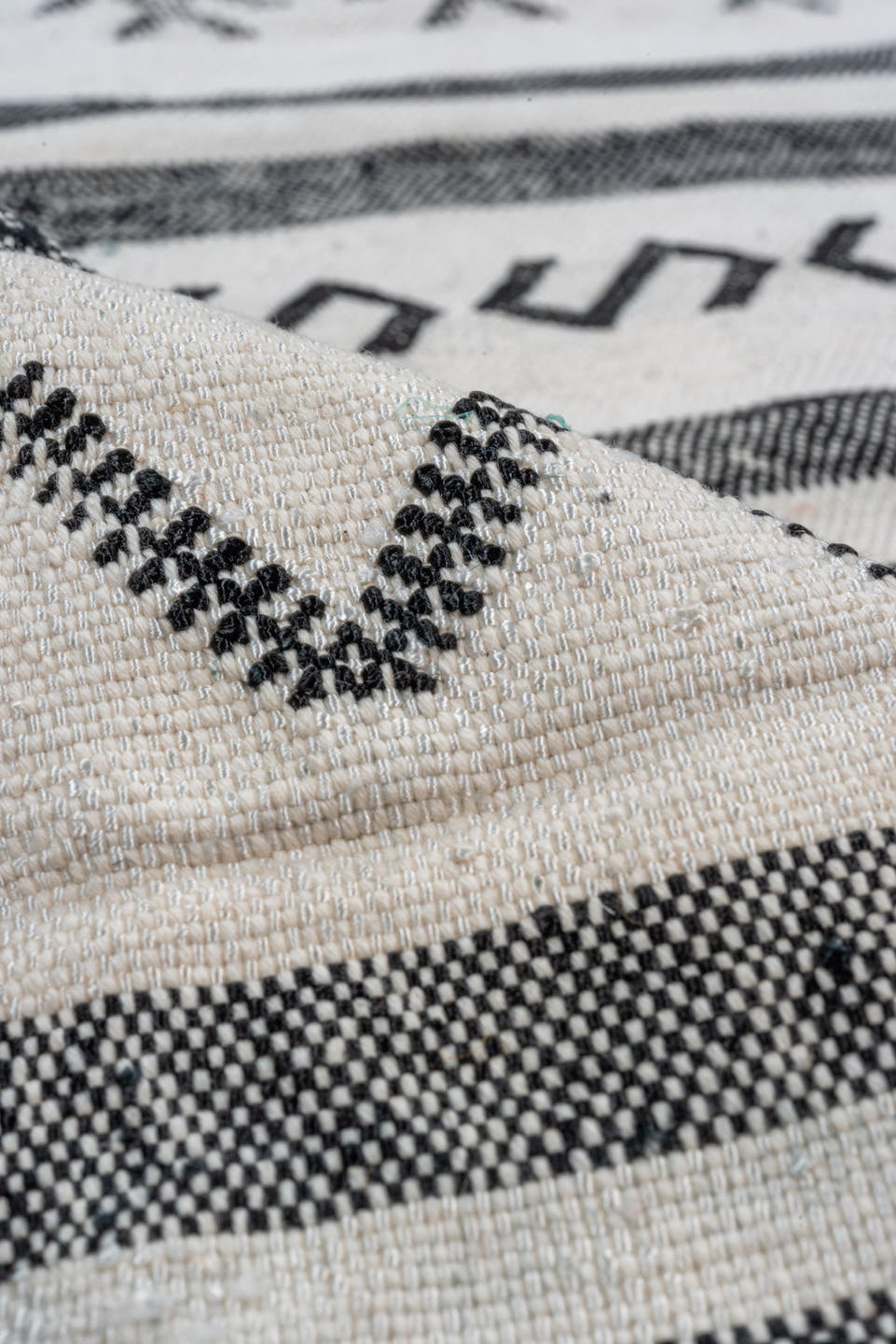 6' x 9' one-of-a-kind handmade vintage Cactus Kilim medium size rug. Color palette: ivory, charcoal, black, gray