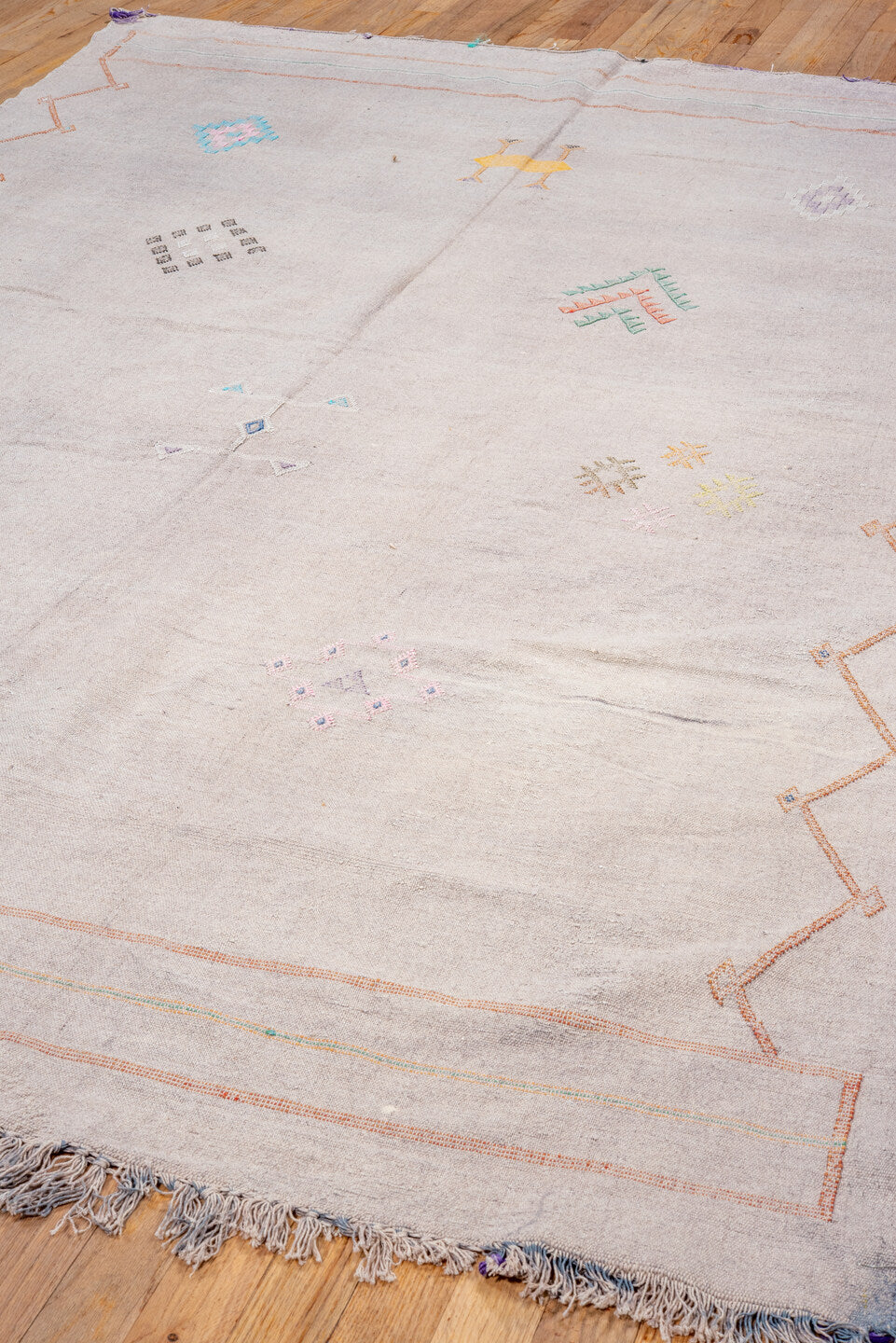 5' x 9' one-of-a-kind handmade vintage Cactus Kilim medium size rug. Color palette: blush, ivory, peach, aqua, lavender