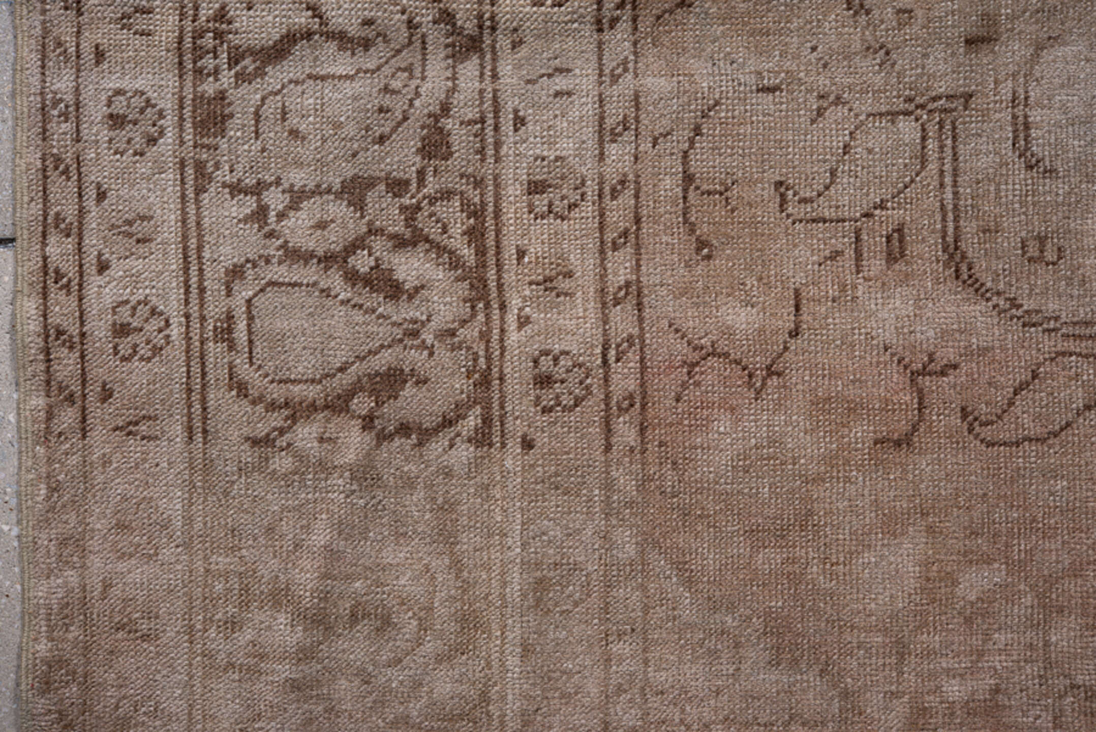 4' x 6' one-of-a-kind handmade vintage Oushak small size rug. Color palette: brown, gray, pink