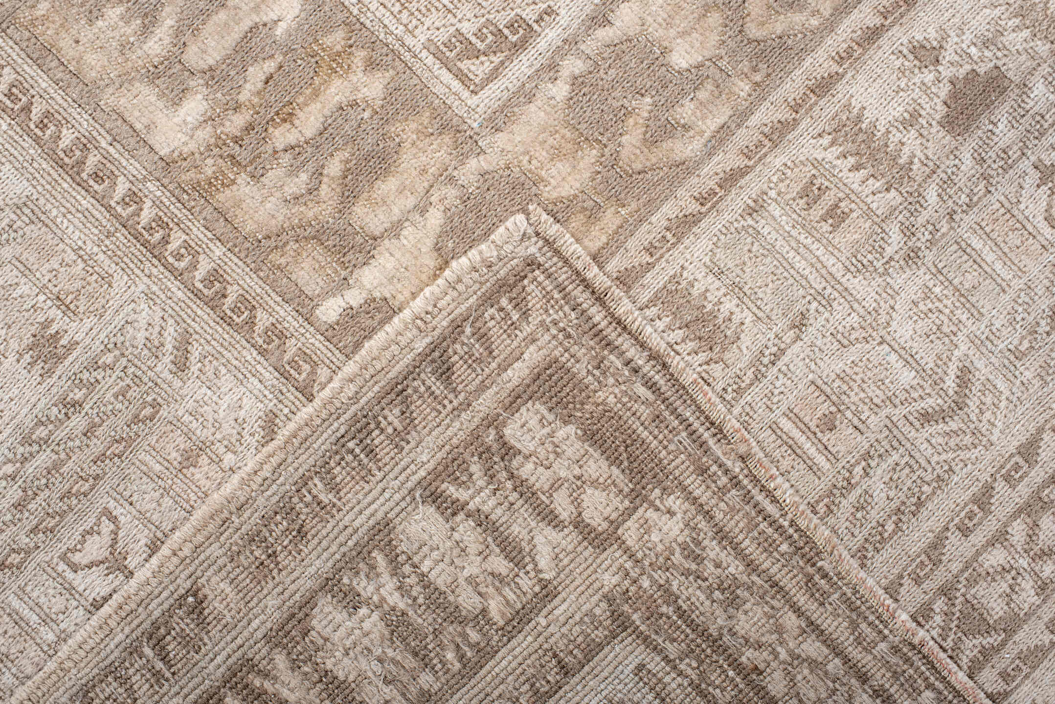 6' x 8' one-of-a-kind handmade vintage Sumak medium size rug. Color palette: antiquewhite, dark gray, gainsboro, gray