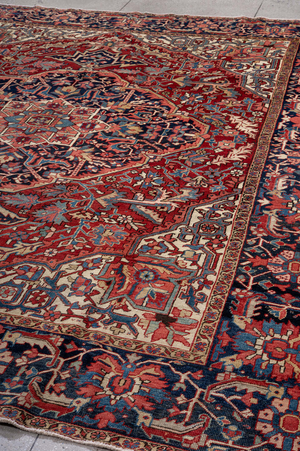 10' x 11' one-of-a-kind handmade vintage Heriz large size rug. Color palette: antiquewhite, bisque, black, blanched almond