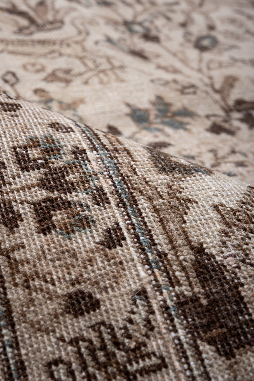 8' x 10' one-of-a-kind handmade vintage Tabriz large size rug. Color palette: gray, light gray, linen, off-white, pink