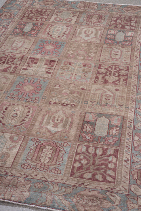 Antique Baktiary Area Rug (4' x 6')