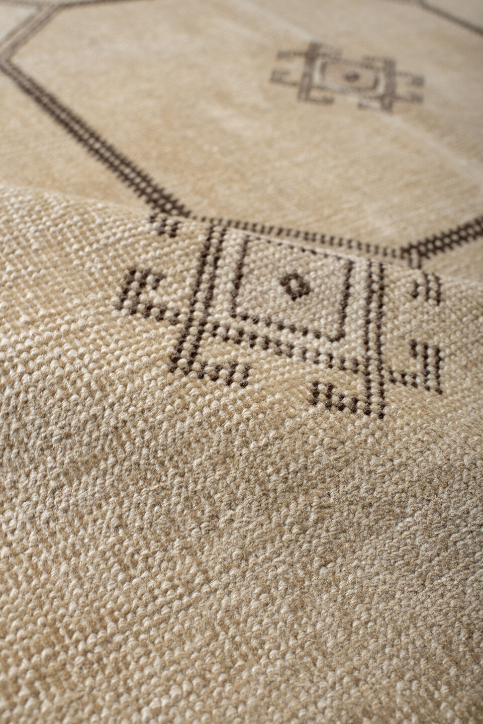 5' x 8' one-of-a-kind handmade vintage Anatol medium size rug. Color palette: antiquewhite, brown, gray, light gray, linen