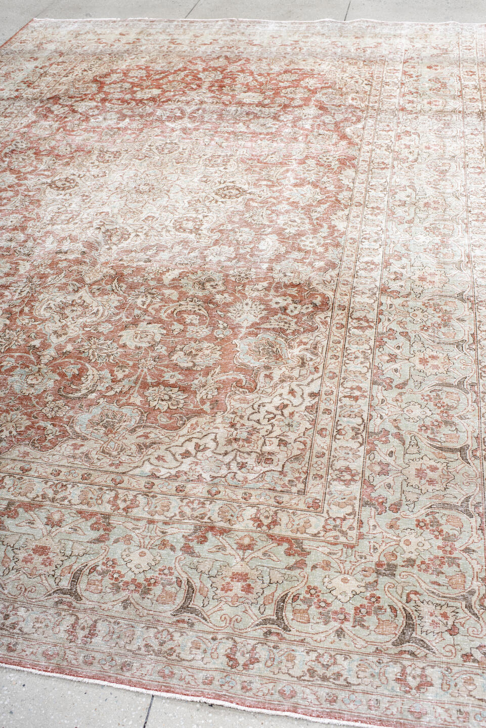 8' x 12' one-of-a-kind handmade vintage Kashan large size rug. Color palette: antiquewhite, brown, dark gray, gray