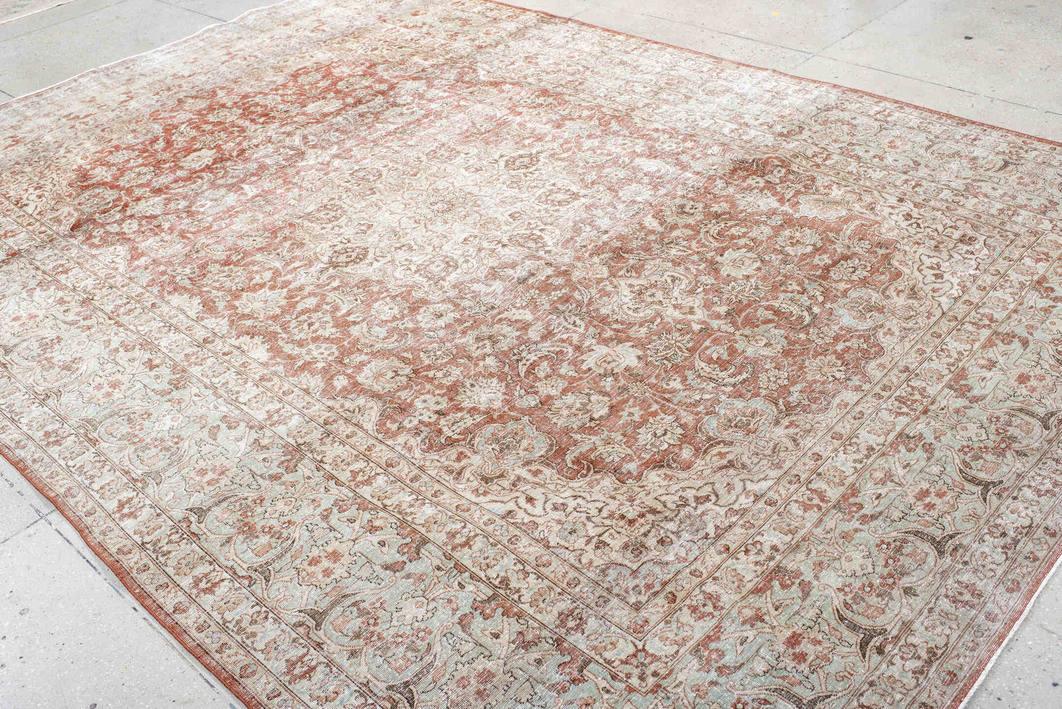 8' x 12' one-of-a-kind handmade vintage Kashan large size rug. Color palette: antiquewhite, brown, dark gray, gray