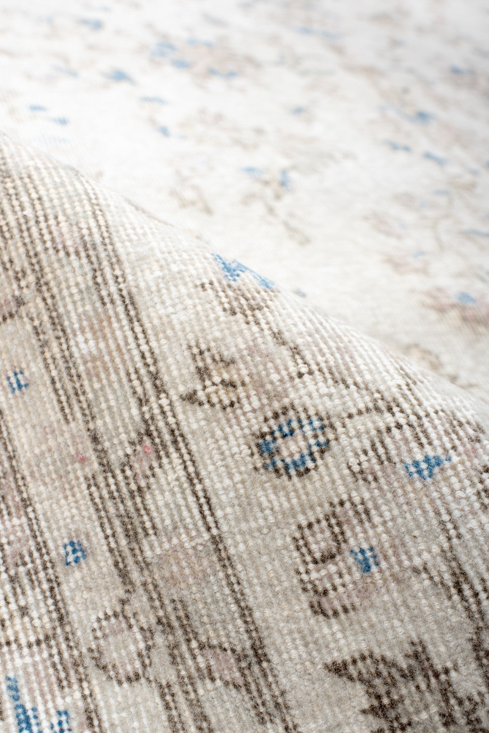 6' x 9' one-of-a-kind handmade vintage Sparta medium size rug. Color palette: brown, dark gray, dim gray, gainsboro, gray