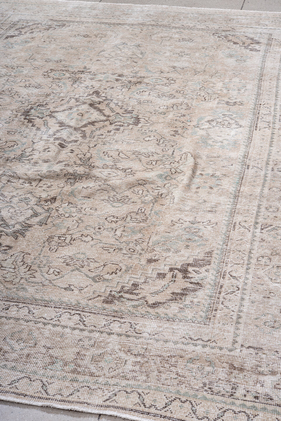 7' x 10' one-of-a-kind handmade vintage Mahal large size rug. Color palette: ivory, taupe, beige, pale blue, gray, charcoal