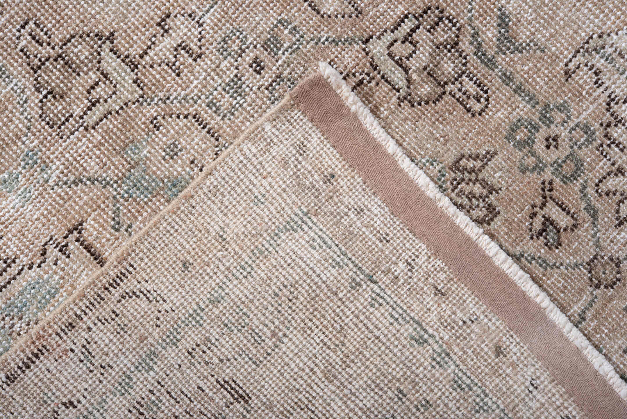 7' x 10' one-of-a-kind handmade vintage Mahal large size rug. Color palette: ivory, taupe, beige, pale blue, gray, charcoal