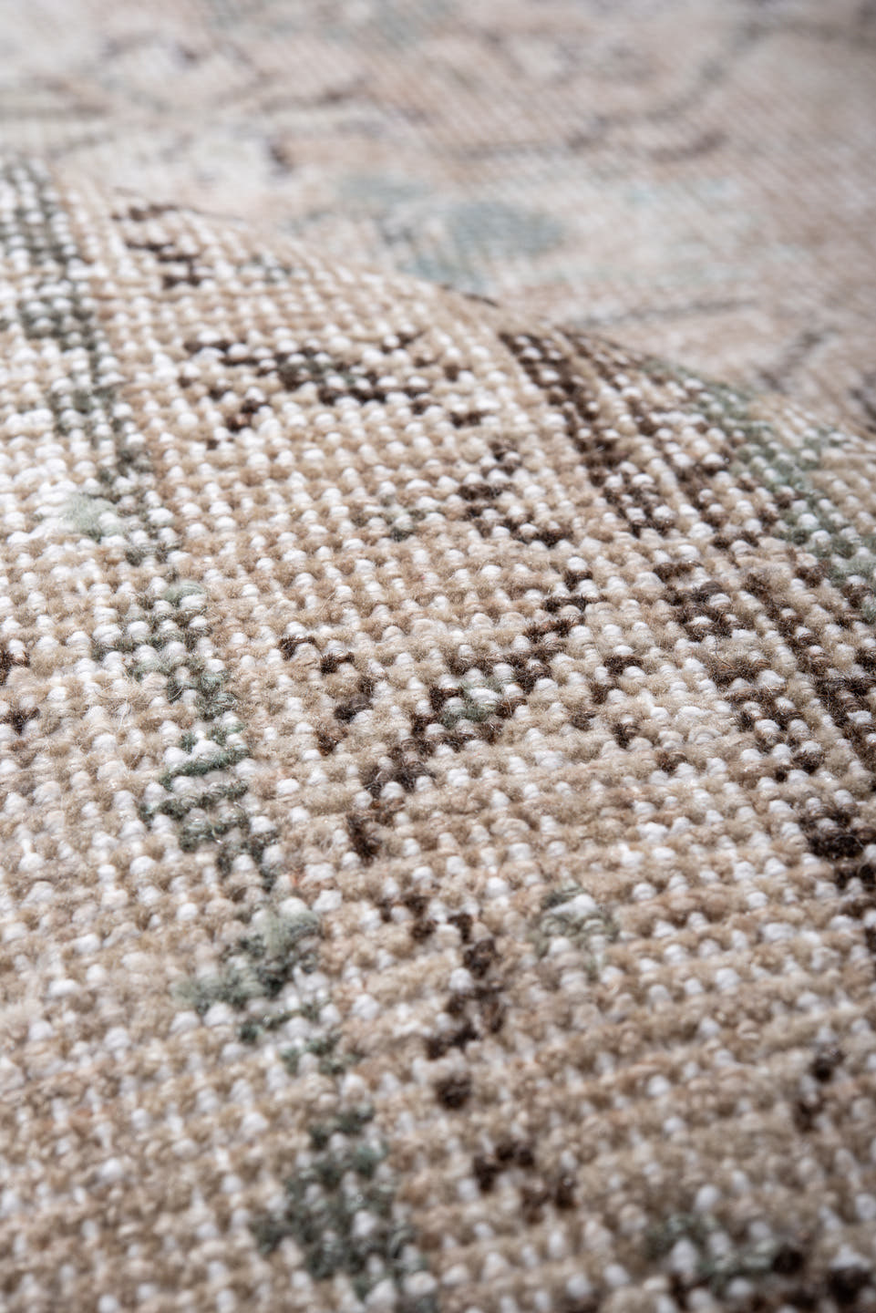 7' x 10' one-of-a-kind handmade vintage Mahal large size rug. Color palette: ivory, taupe, beige, pale blue, gray, charcoal