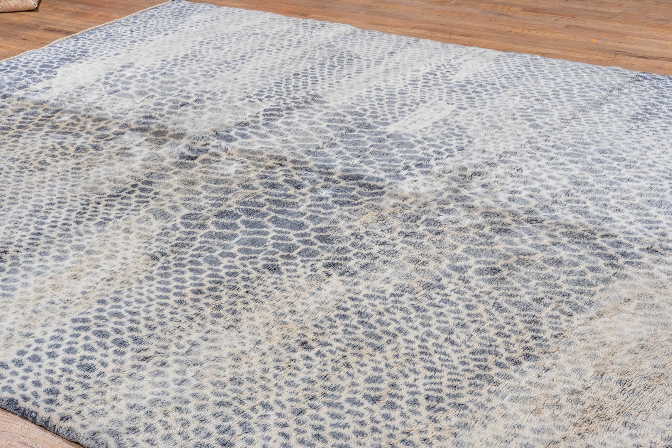 10' x 15' one-of-a-kind handmade vintage Moroccan rug. Color palette: black, blue, dark gray, dim gray, gainsboro, gray