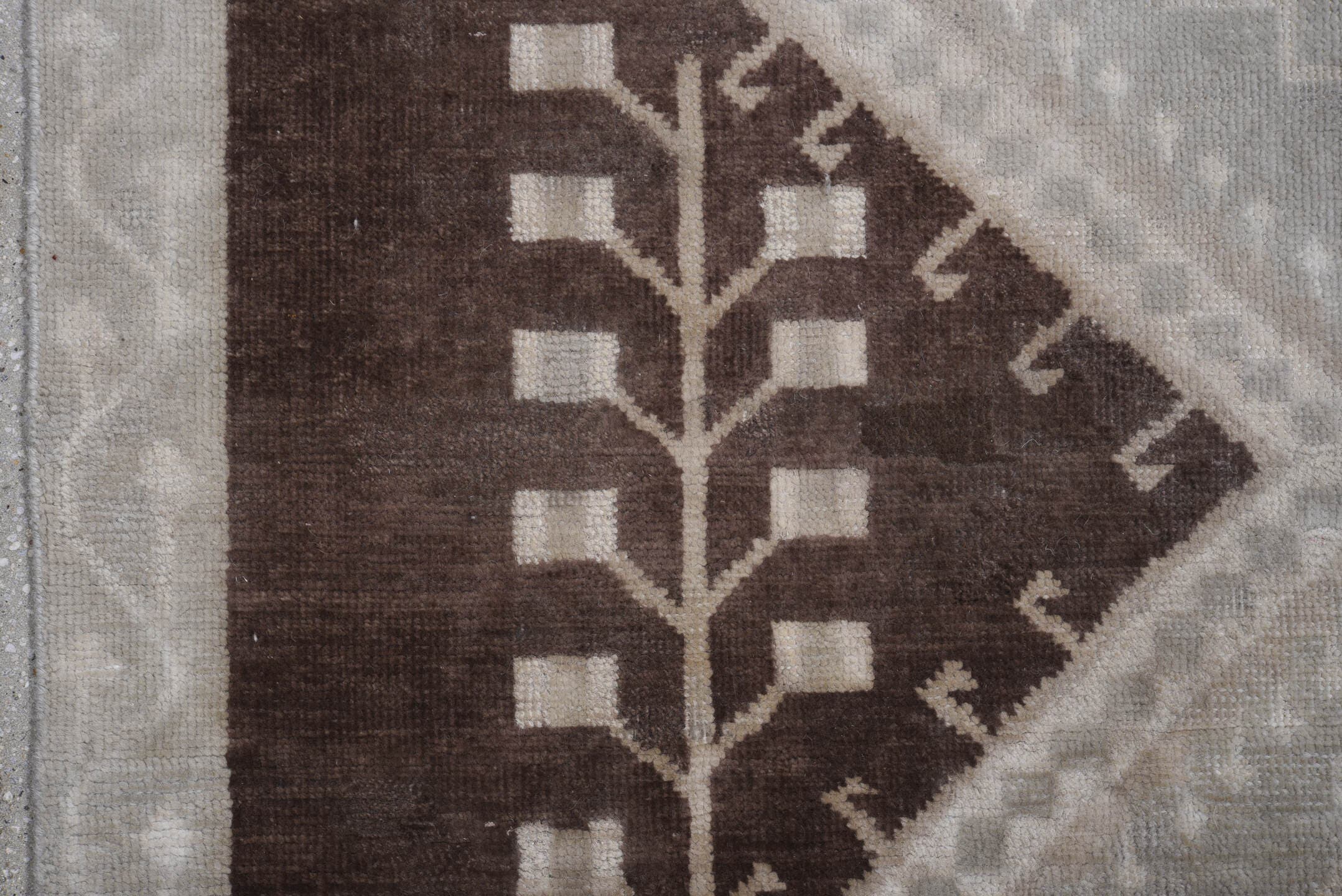 5' x 9' one-of-a-kind handmade vintage Oushak medium size rug. Color palette: brown, taupe, ivory, gray, charcoal, beige