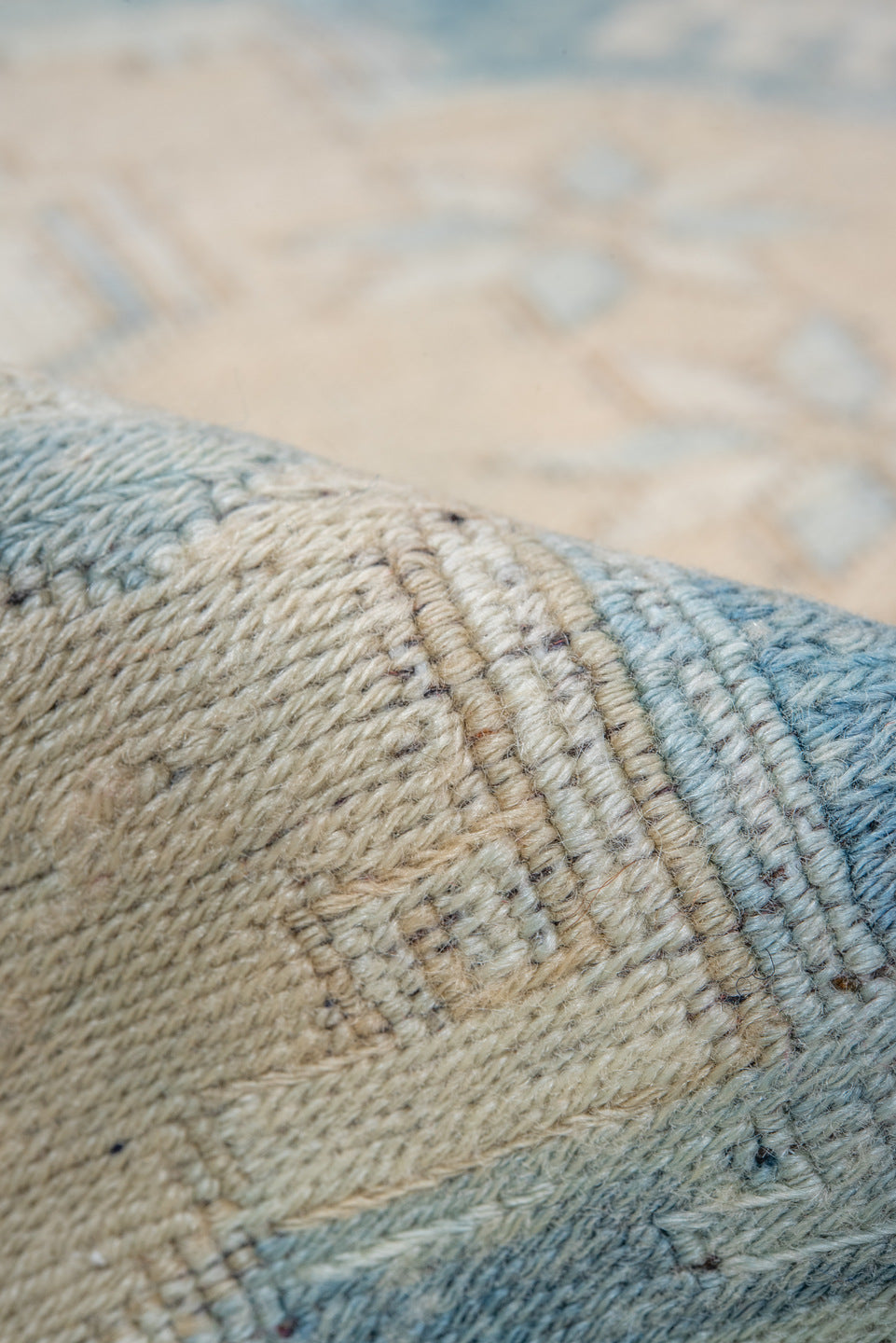 4' x 5' one-of-a-kind handmade vintage Sumak small size rug. Color palette: blue, brown, dim gray, gainsboro, gray