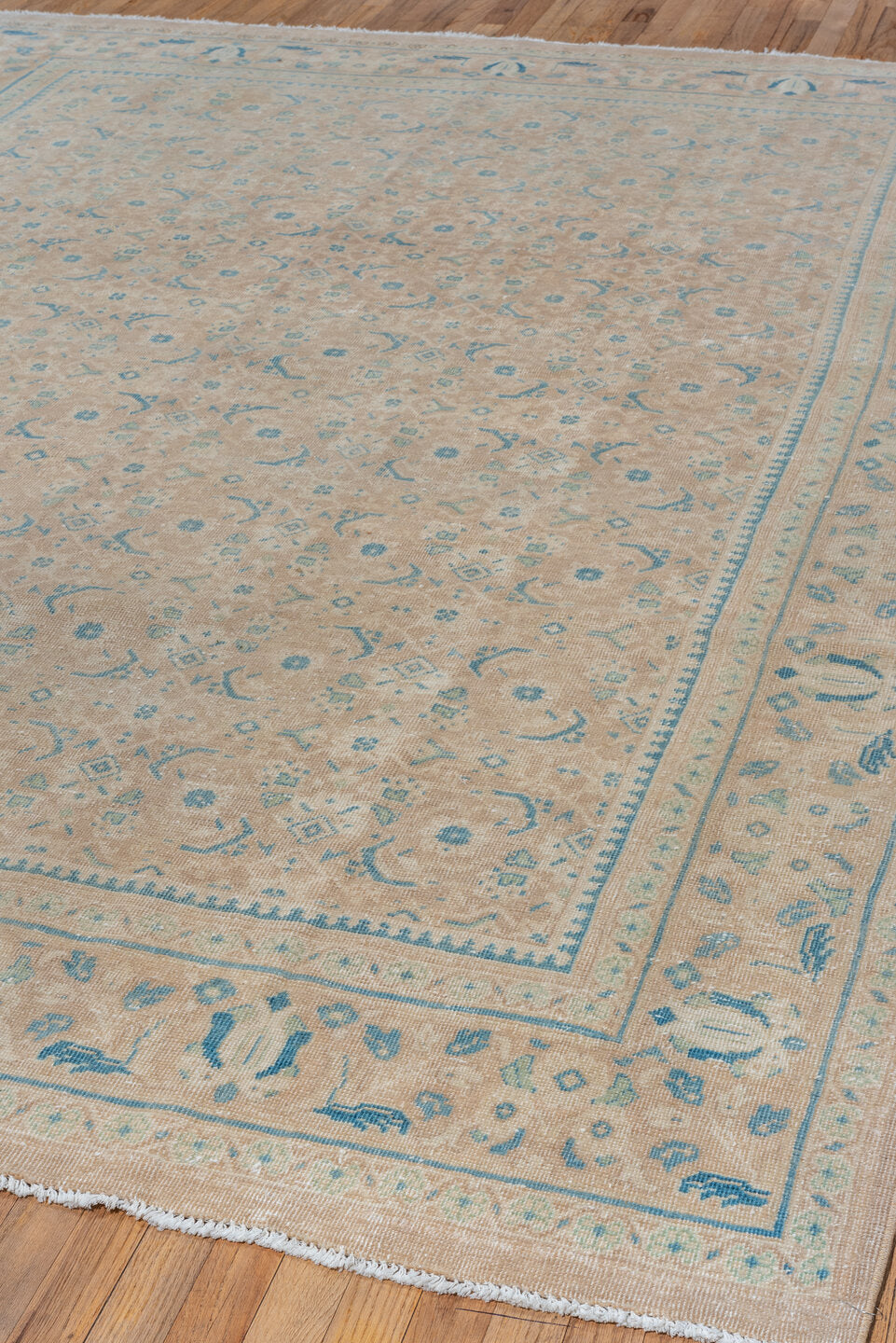 7' x 10' one-of-a-kind handmade vintage Mahal large size rug. Color palette: beige, ivory, pale blue, sky blue, taupe