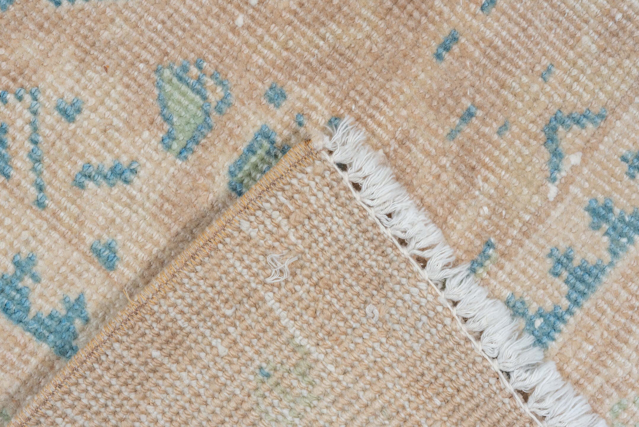 7' x 10' one-of-a-kind handmade vintage Mahal large size rug. Color palette: beige, ivory, pale blue, sky blue, taupe