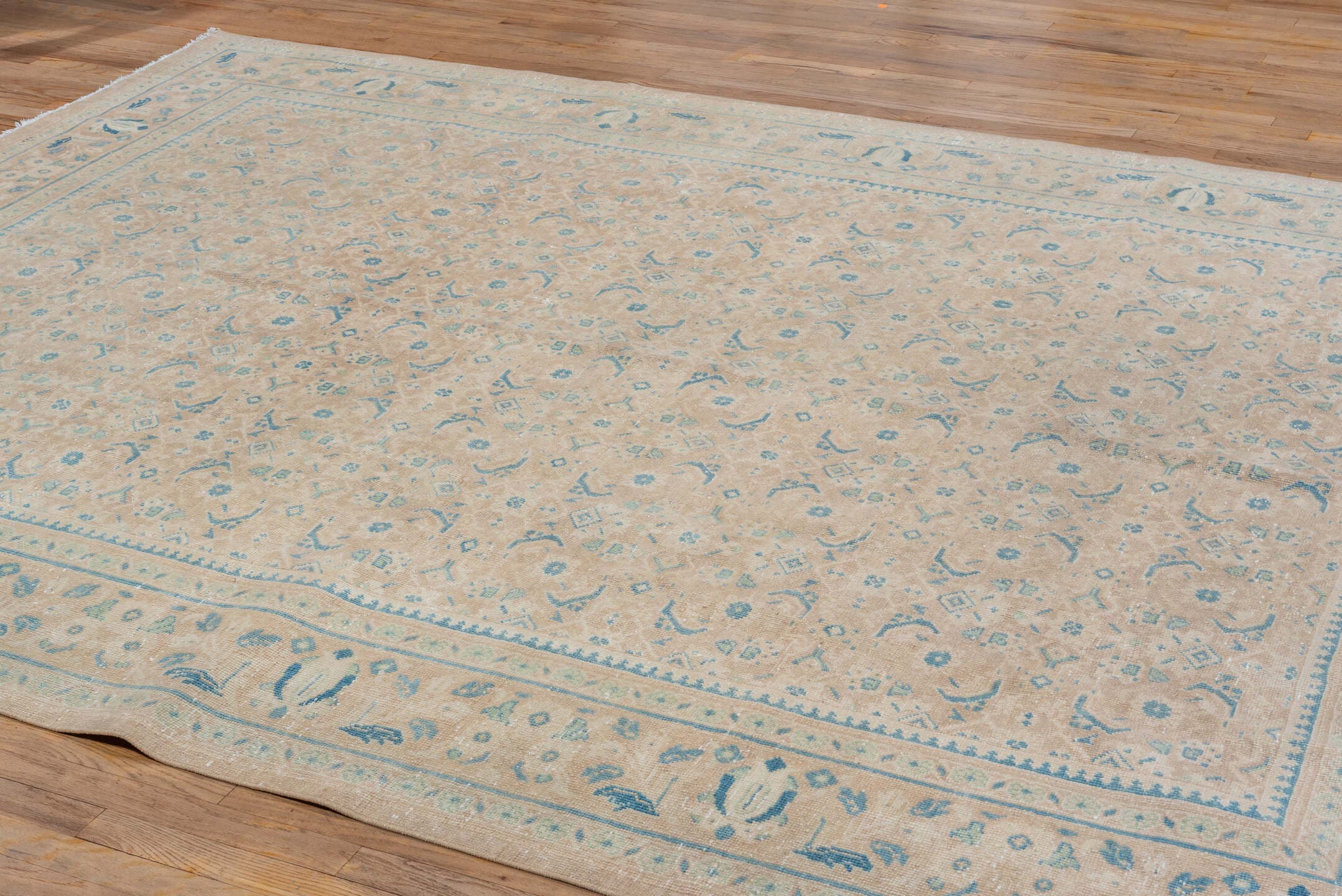 7' x 10' one-of-a-kind handmade vintage Mahal large size rug. Color palette: beige, ivory, pale blue, sky blue, taupe