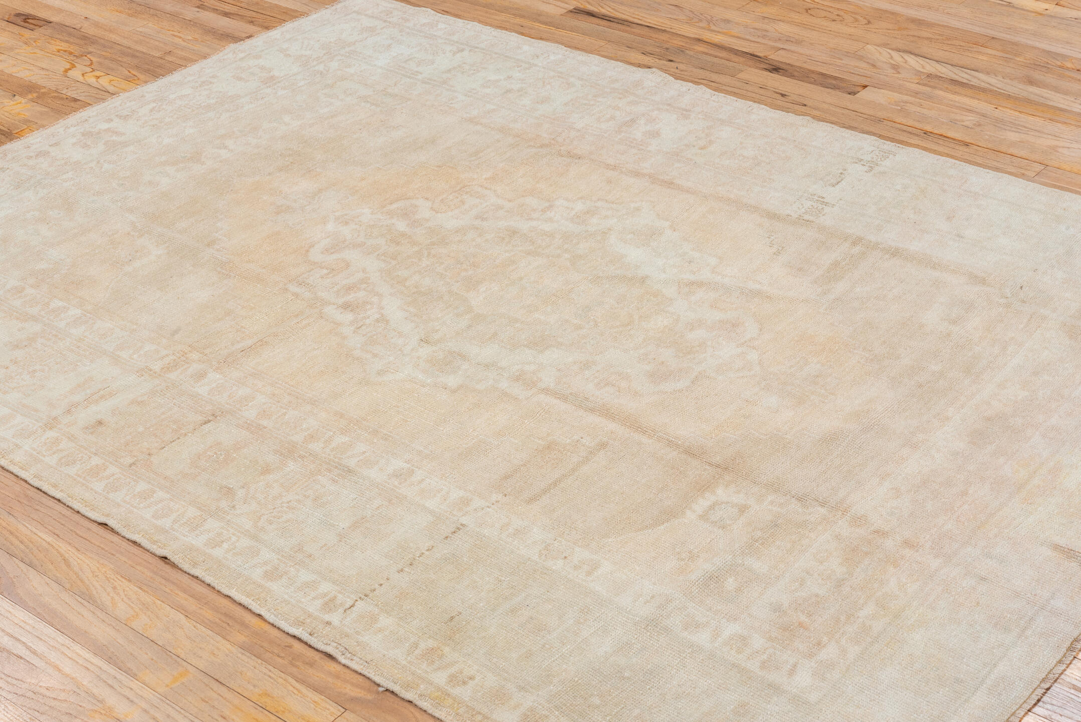 5' x 7' one-of-a-kind handmade vintage Oushak rug. Color palette: antiquewhite, brown, gray, light gray, off-white, orange